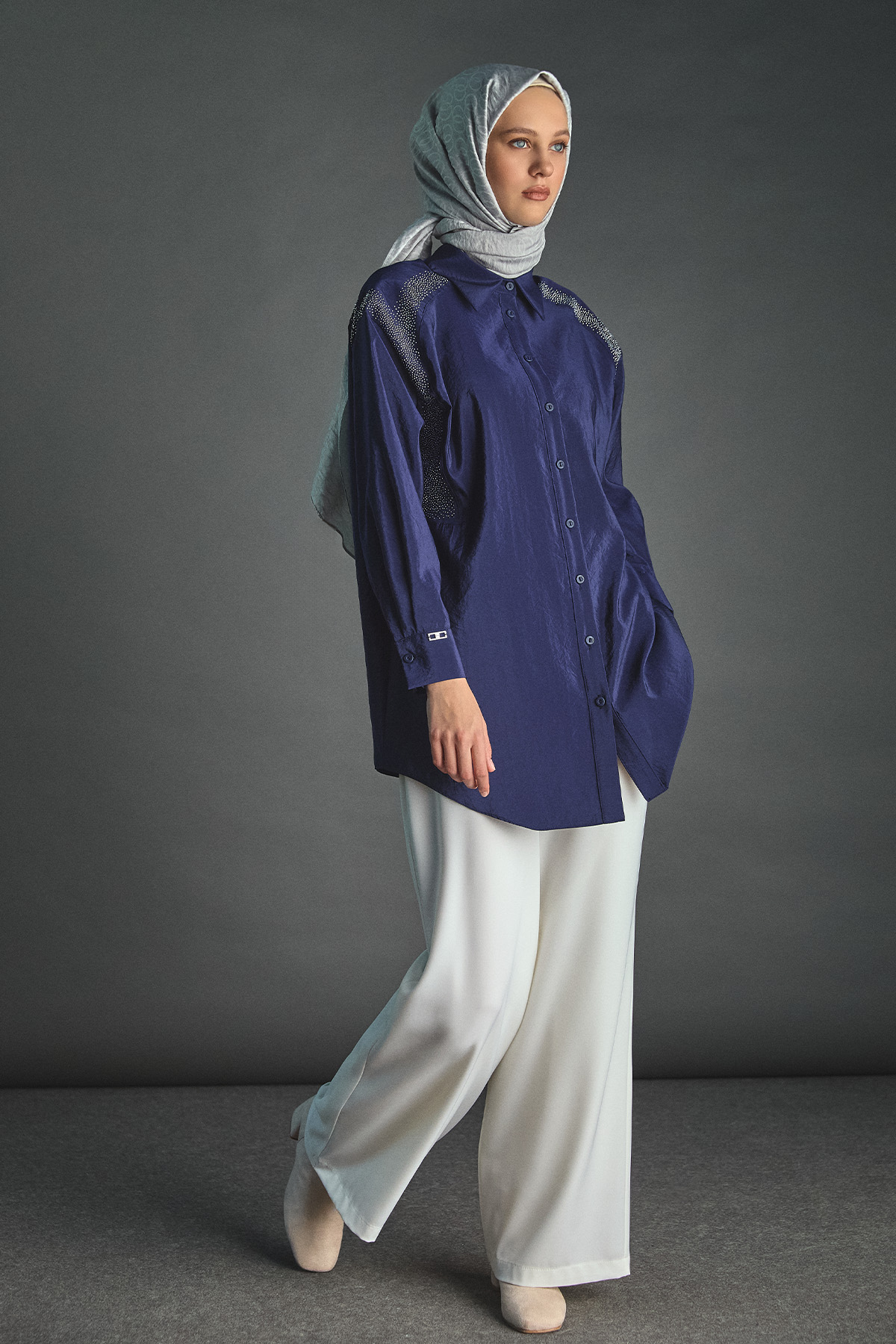 Jakarlı Taş Detaylı Tunik