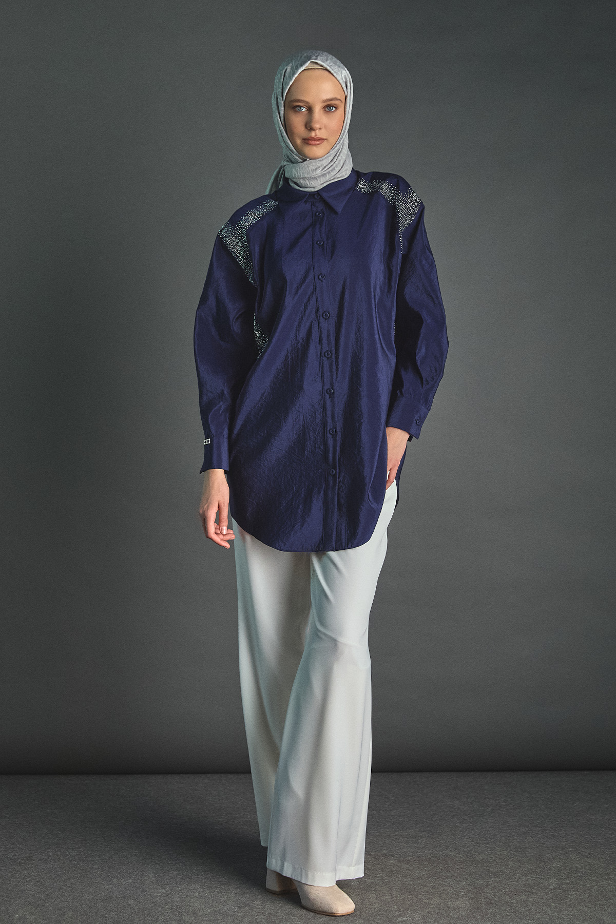 Jakarlı Taş Detaylı Tunik