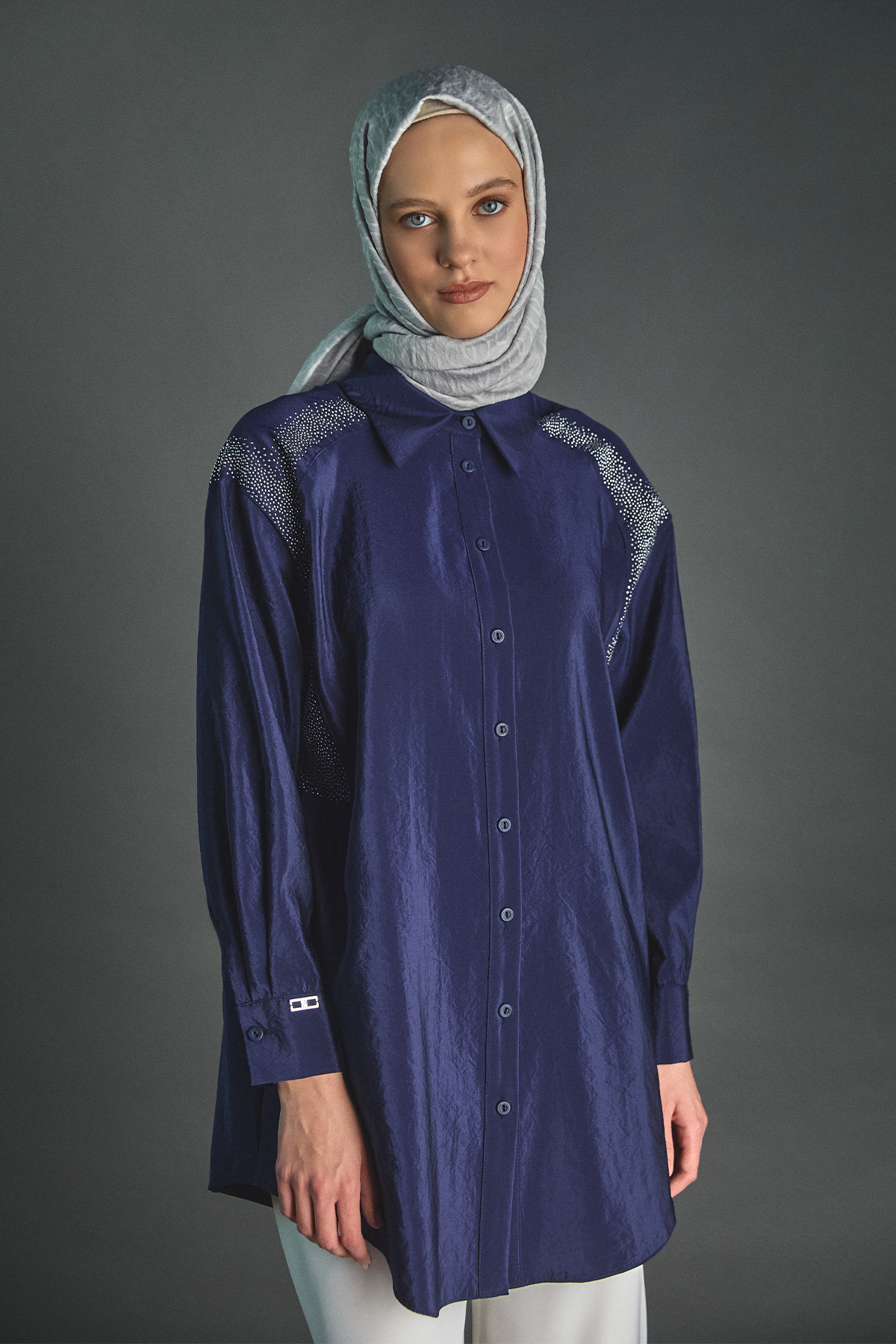 Jakarlı Taş Detaylı Tunik