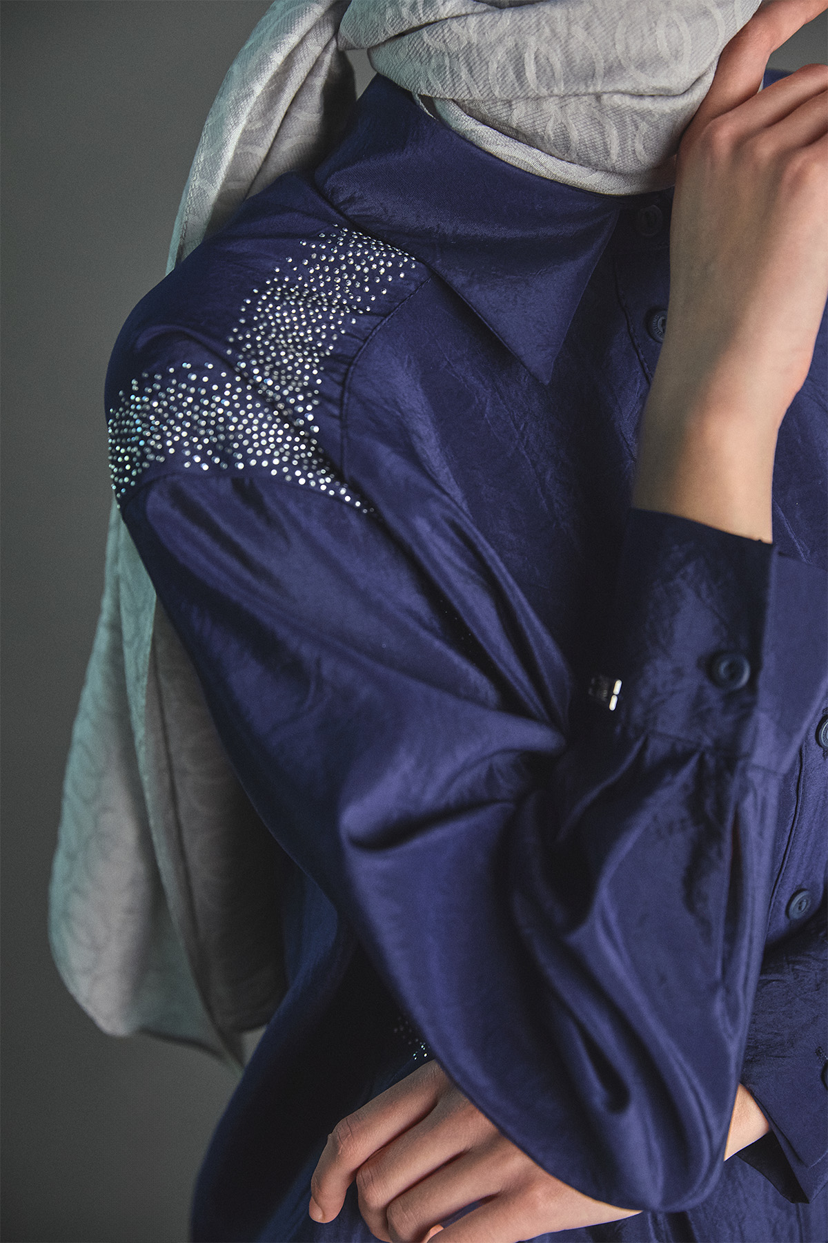 Jakarlı Taş Detaylı Tunik