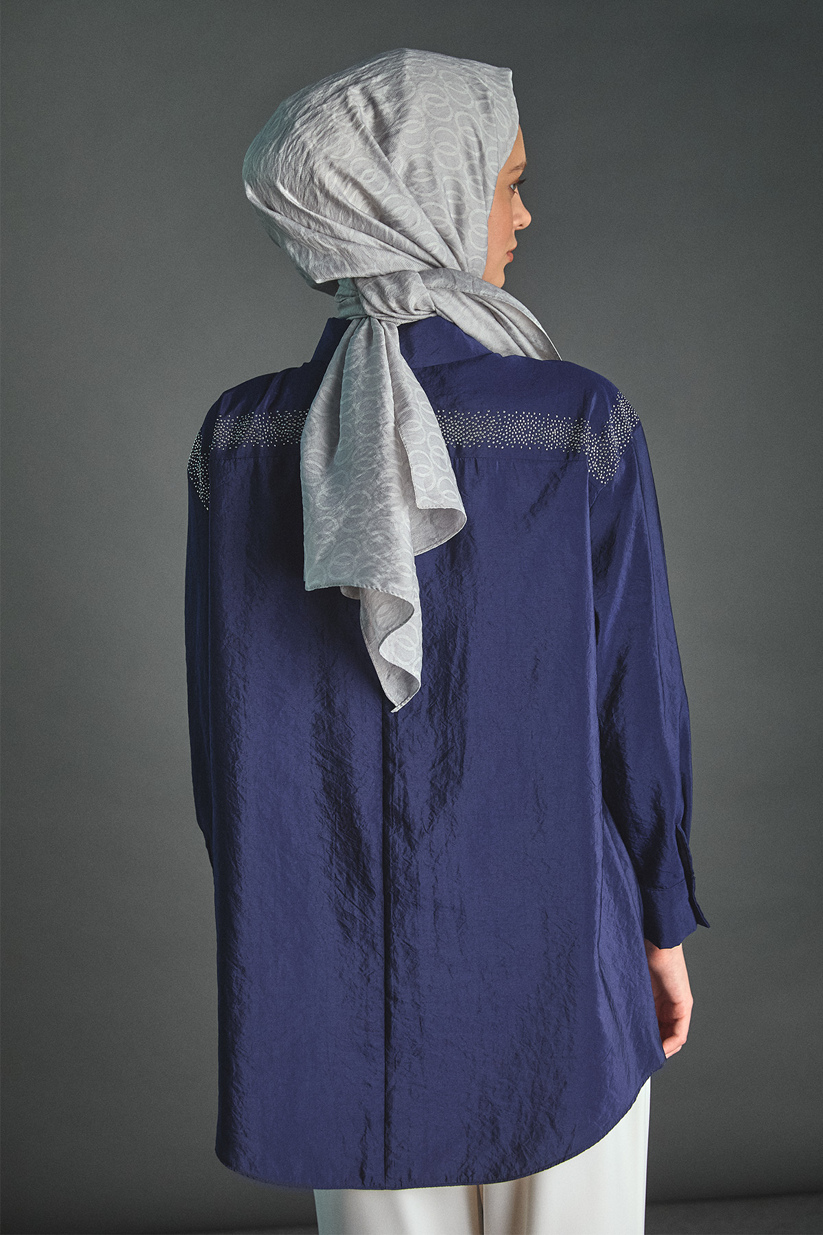 Jakarlı Taş Detaylı Tunik