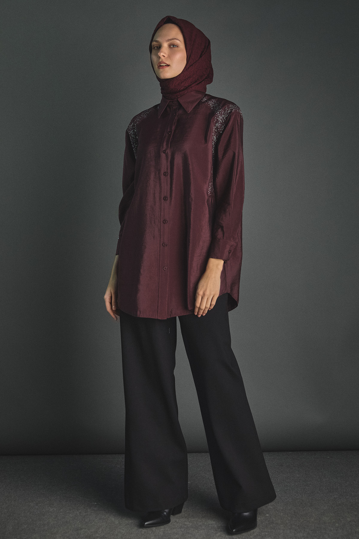 Jakarlı Taş Detaylı Tunik