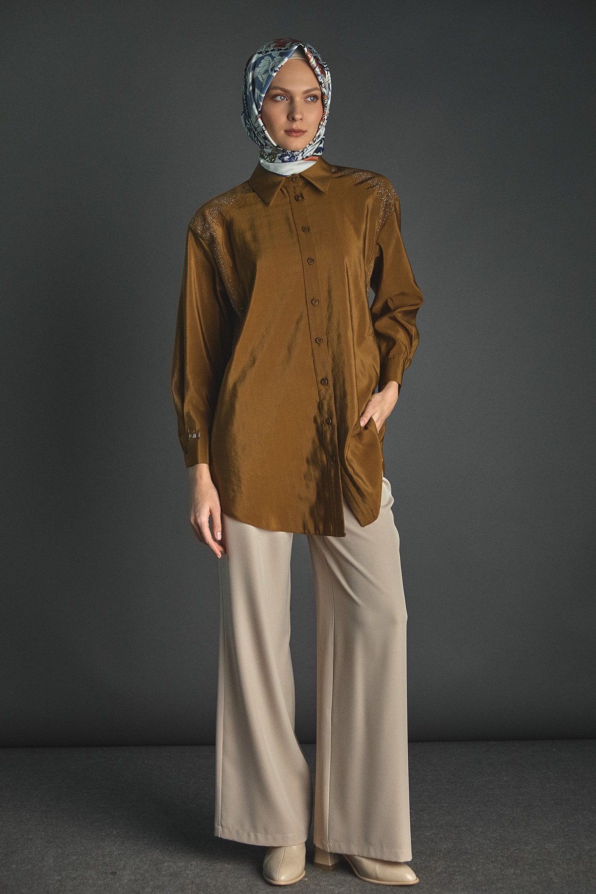 Jakarlı Taş Detaylı Tunik