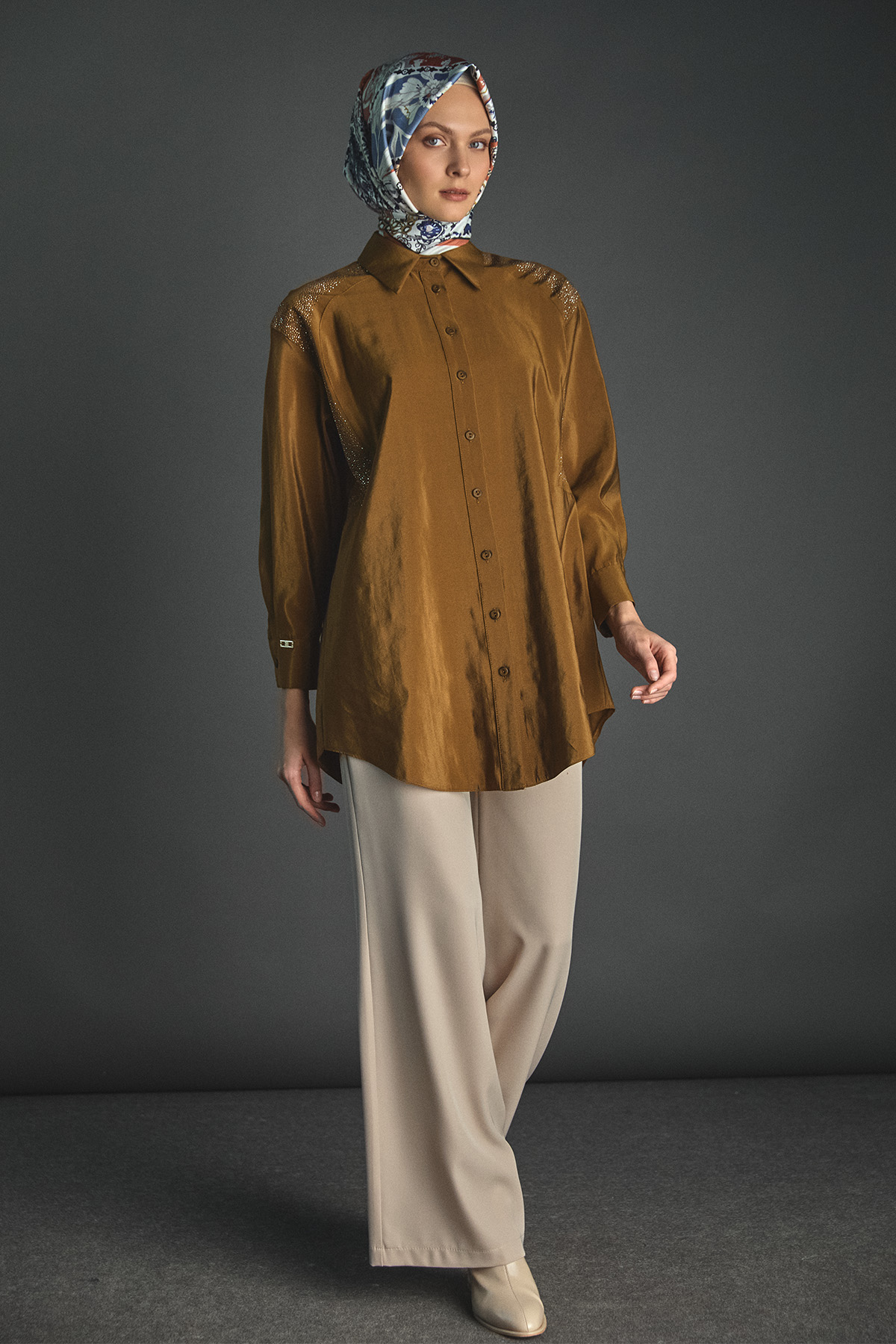 Jakarlı Taş Detaylı Tunik