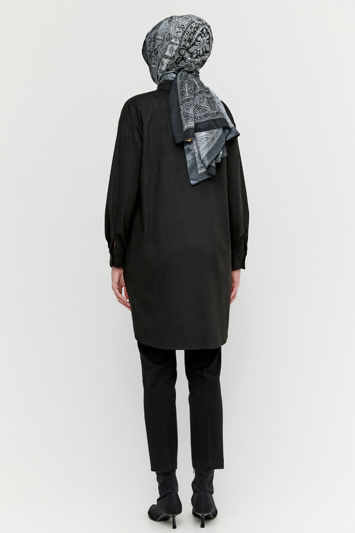 Çiçek Aplikeli Süet Dokulu Tunik, Tesettür Giyim