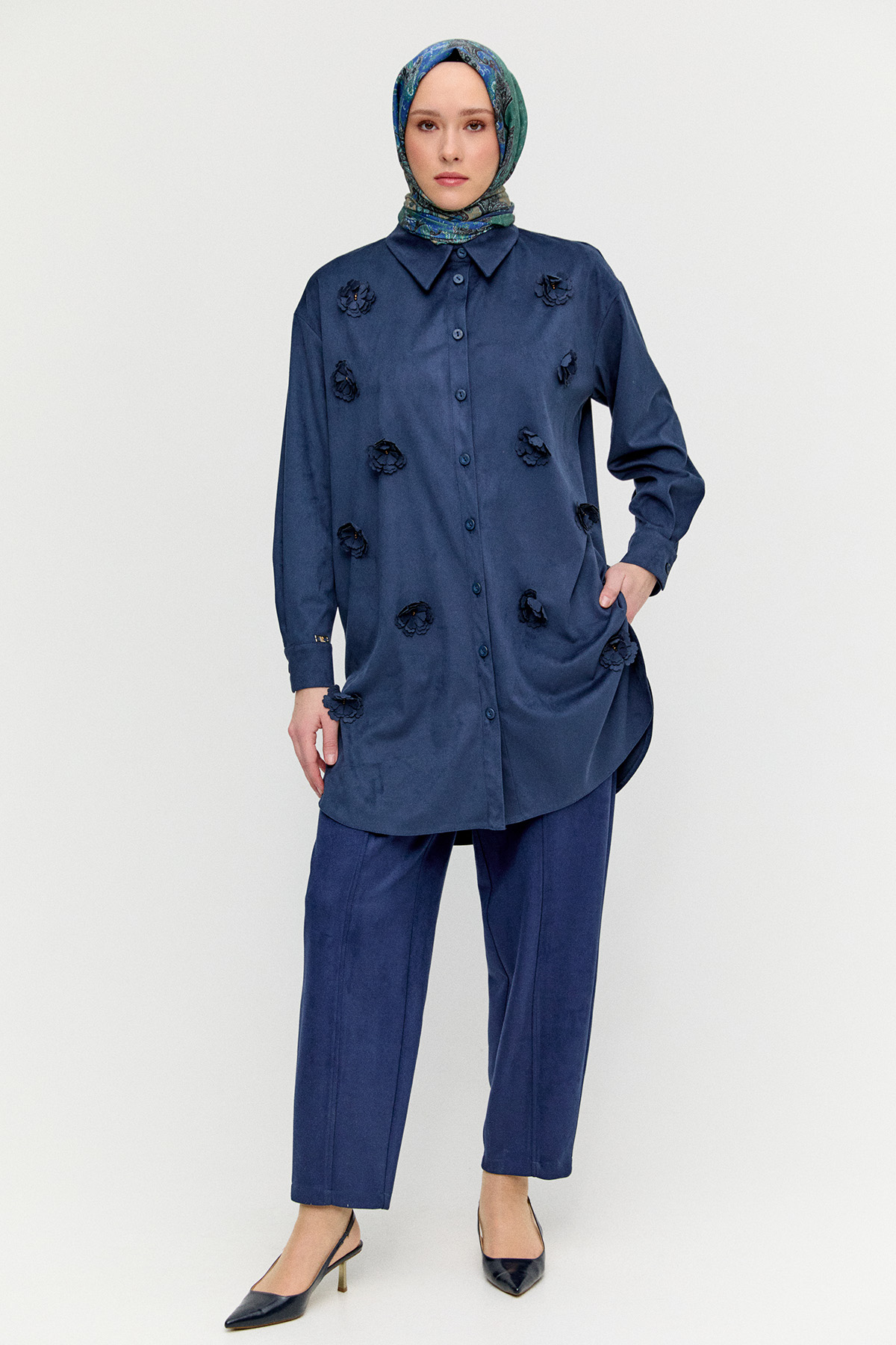 Çiçek Aplikeli Süet Dokulu Tunik, Tesettür Giyim