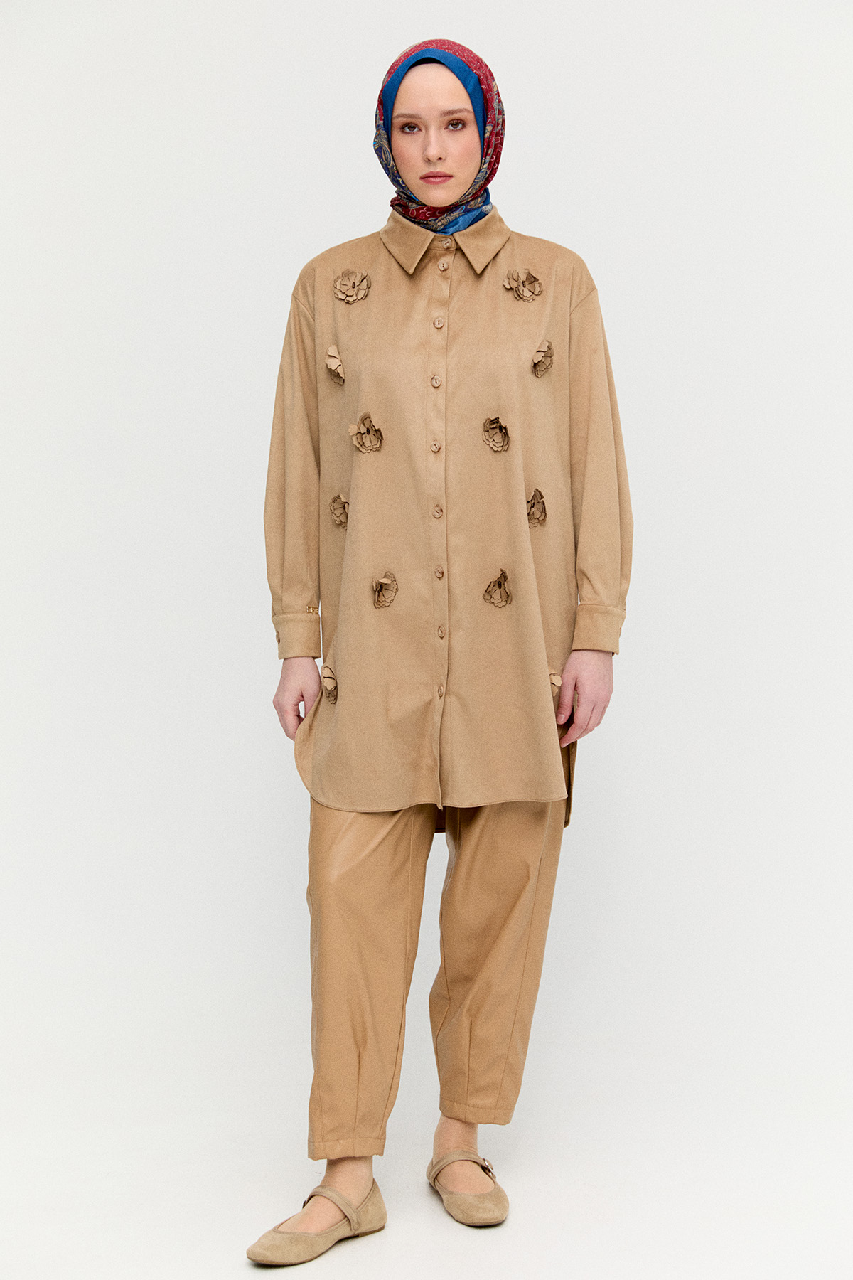 Çiçek Aplikeli Süet Dokulu Tunik, Tesettür Giyim