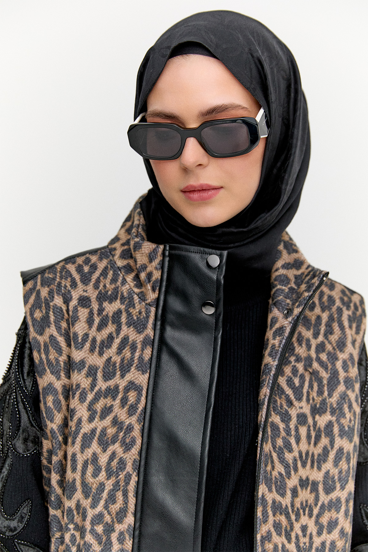 Fermuarlı Leopar Yün Yelek, Tesettür Giyim