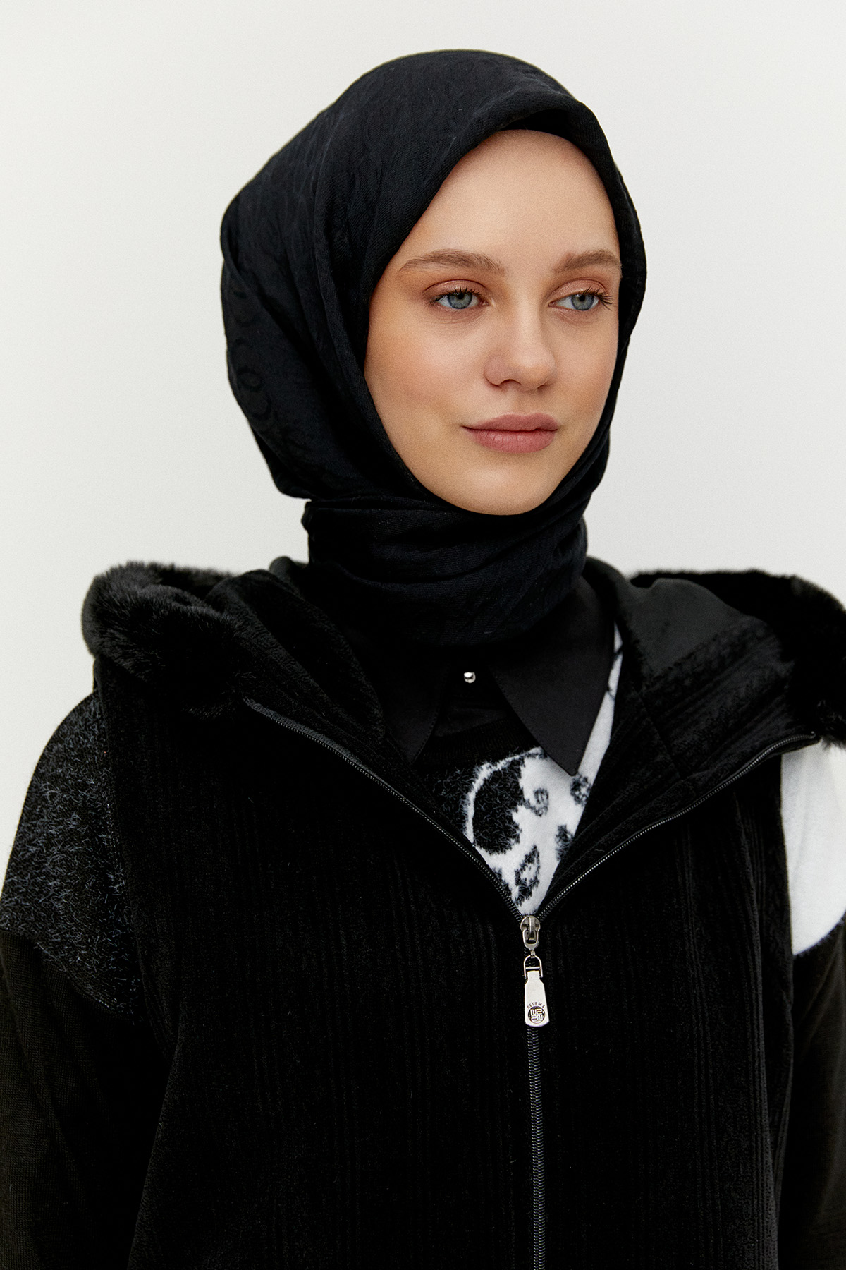 Şardonlu Kürk Kapüşonlu Dokulu Yelek