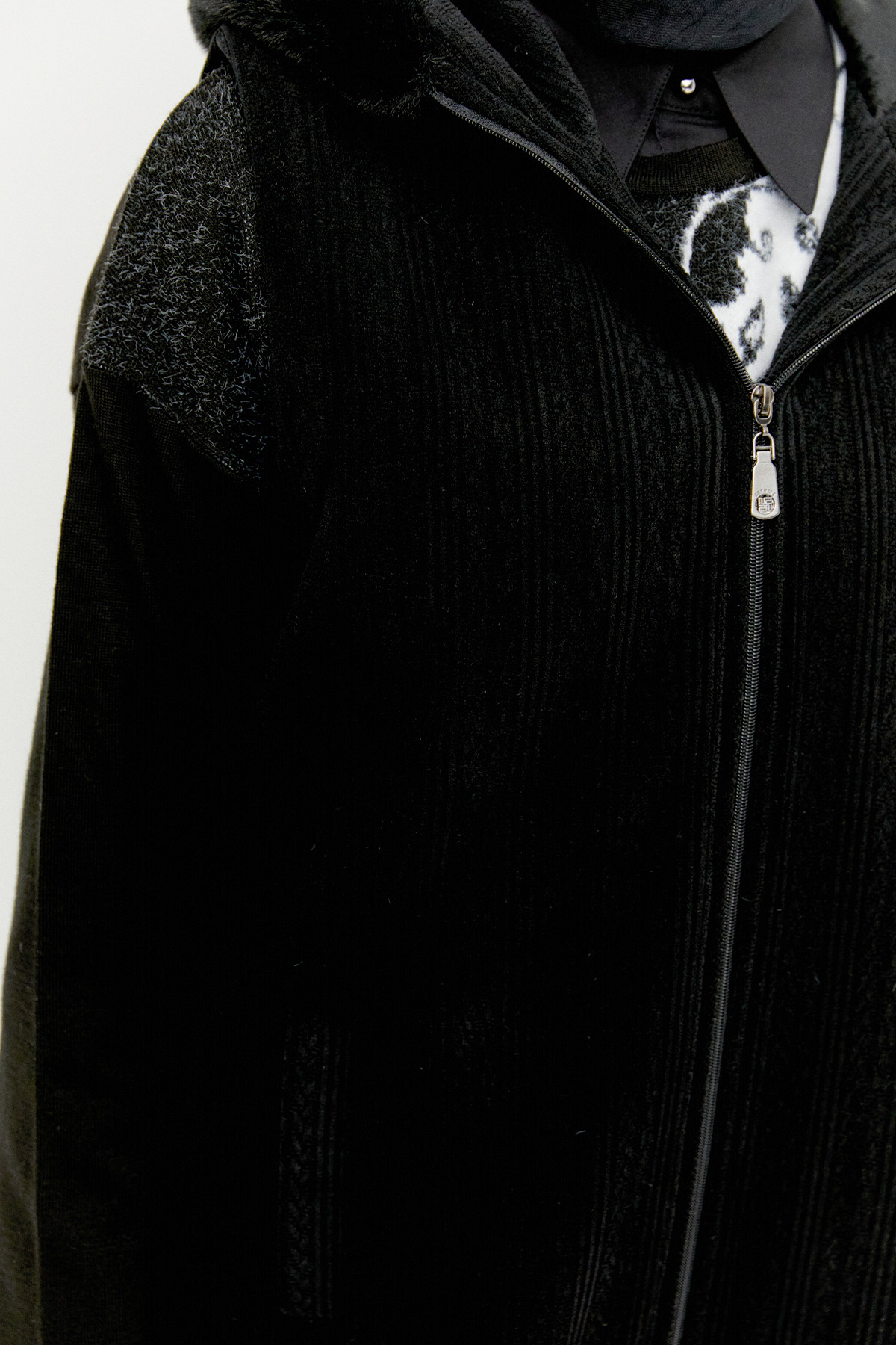 Şardonlu Kürk Kapüşonlu Dokulu Yelek