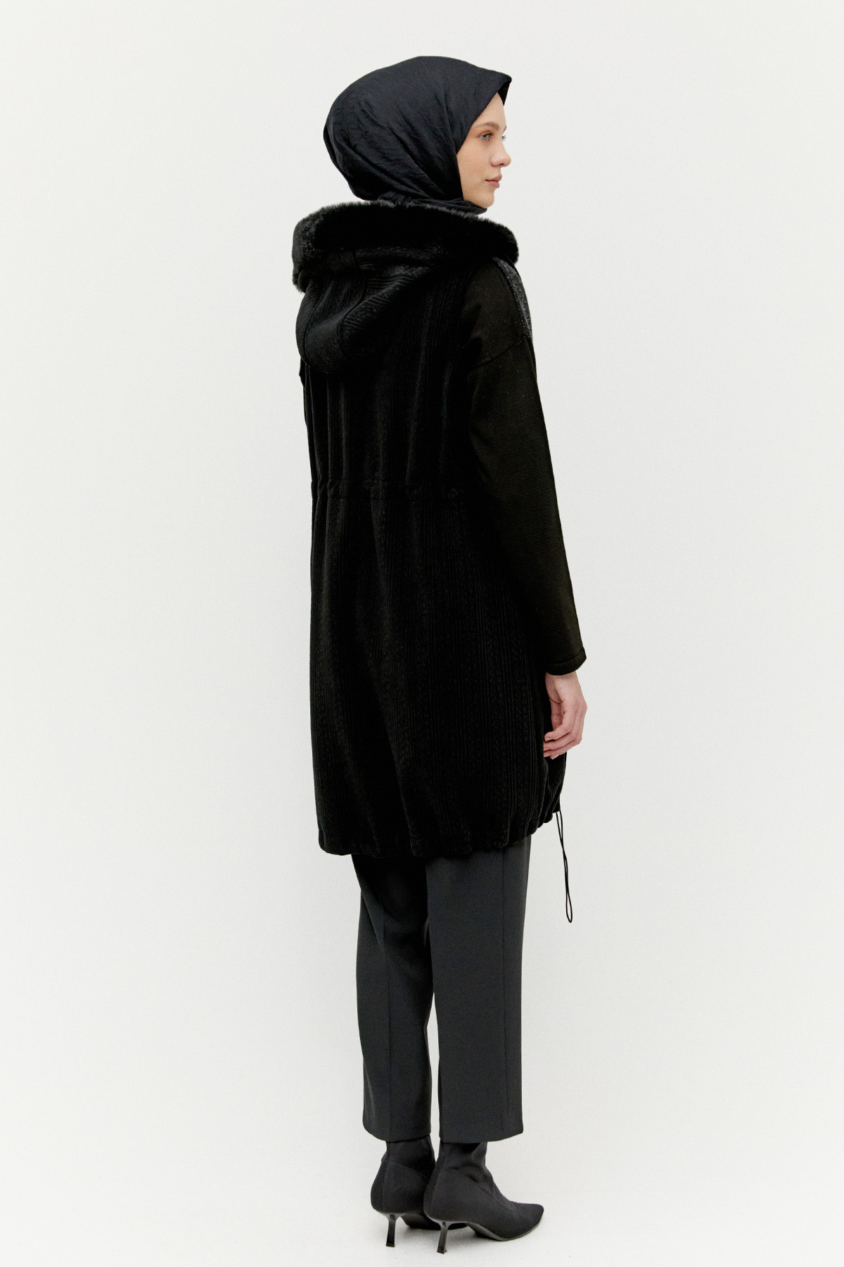 Şardonlu Kürk Kapüşonlu Dokulu Yelek