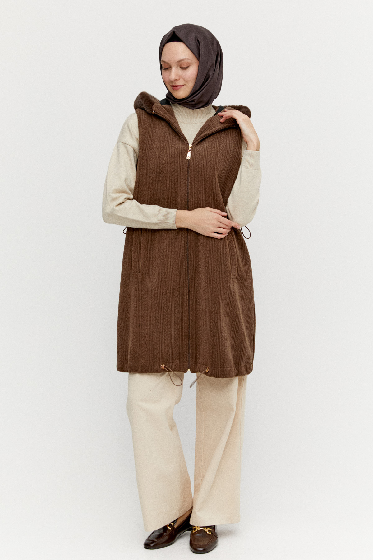 Şardonlu Kürk Kapüşonlu Dokulu Yelek