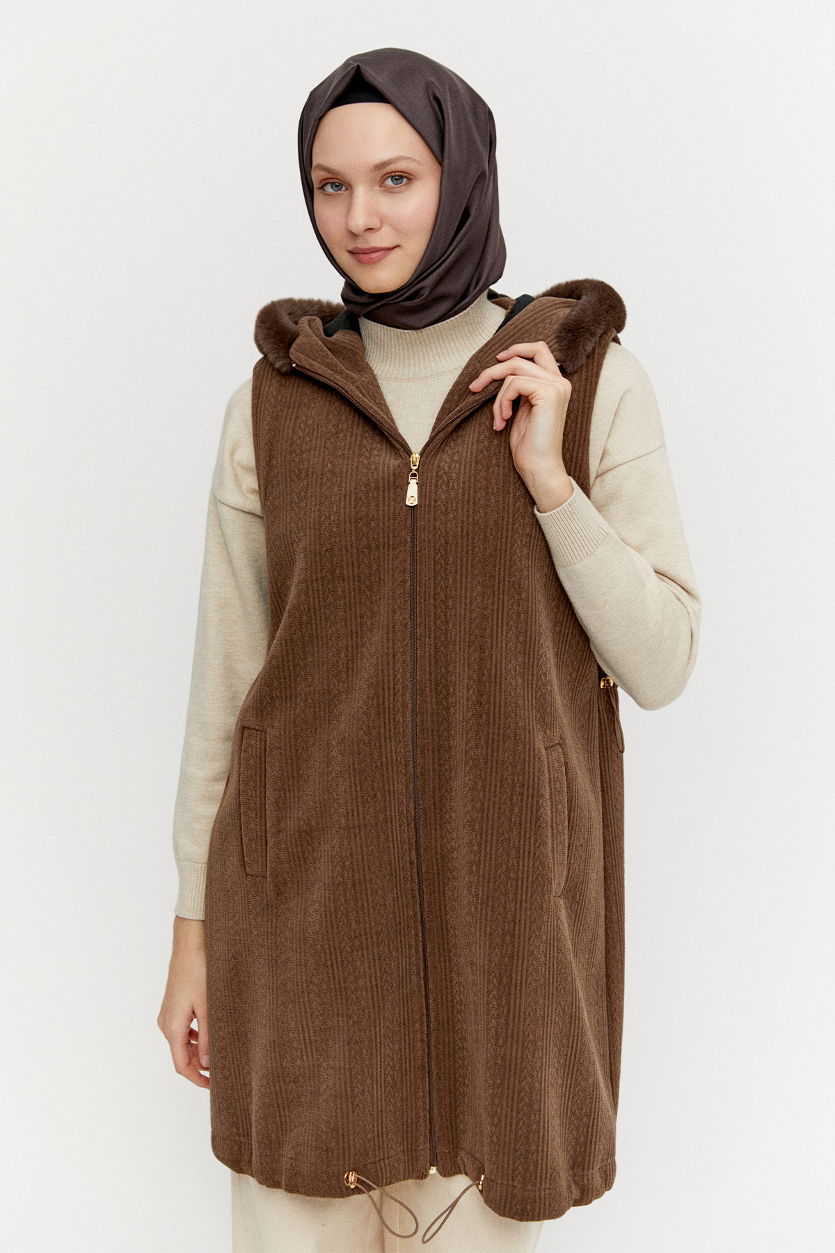 Şardonlu Kürk Kapüşonlu Dokulu Yelek