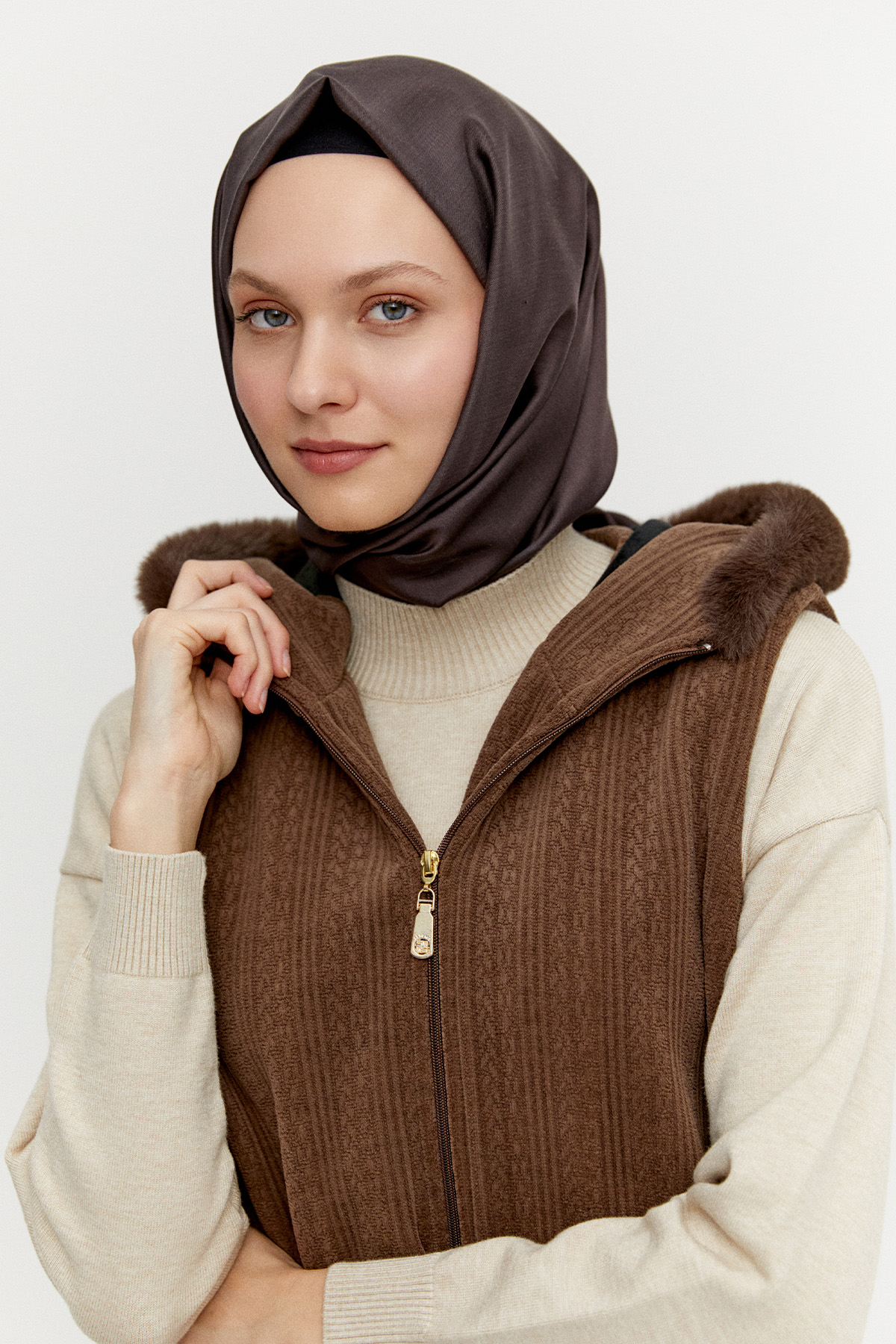 Şardonlu Kürk Kapüşonlu Dokulu Yelek