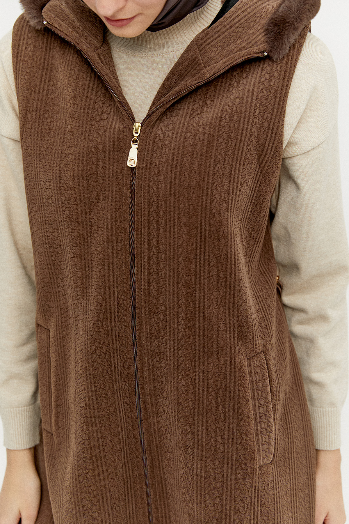 Şardonlu Kürk Kapüşonlu Dokulu Yelek