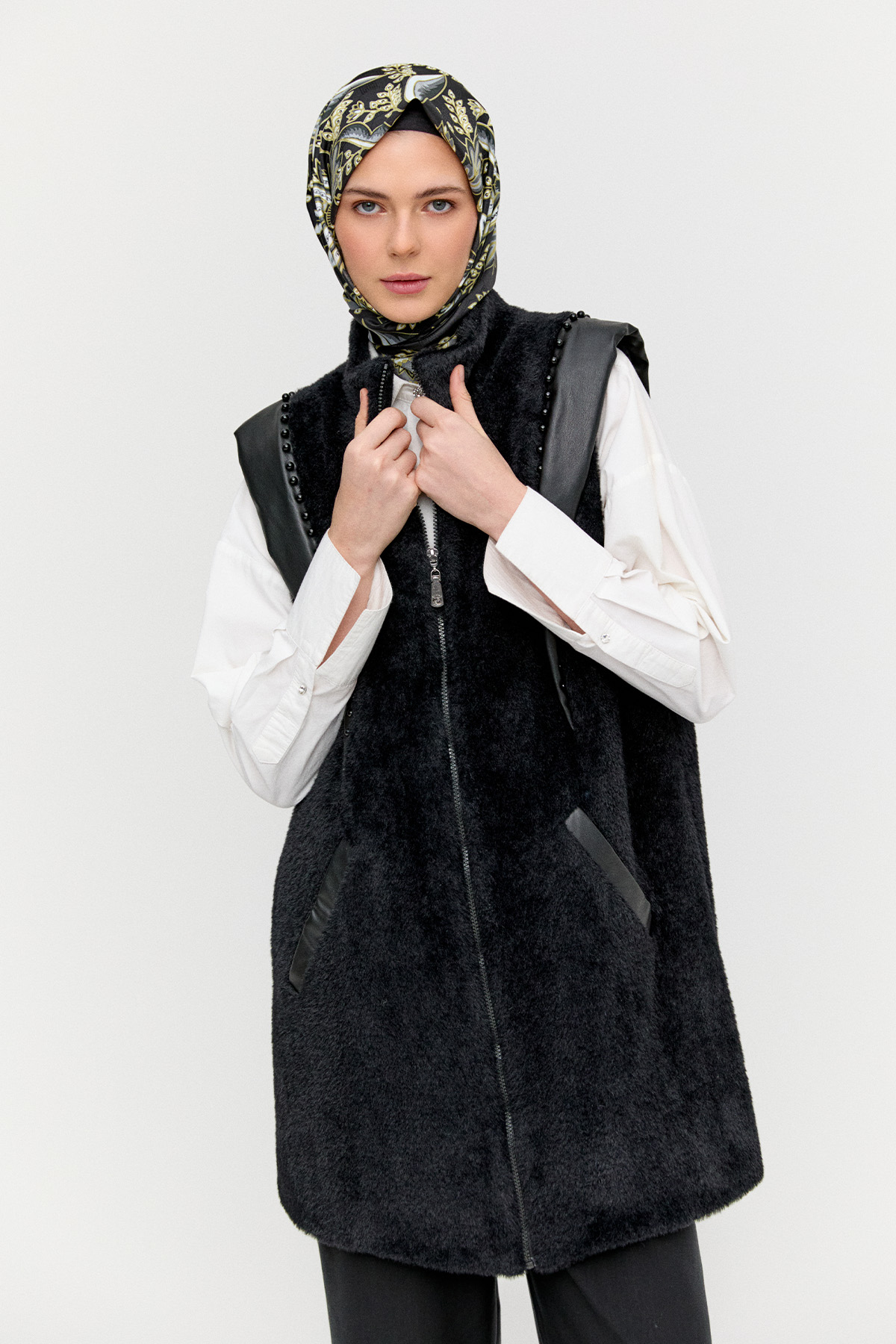 İncili Peluş Yelek, Tesettür Giyim