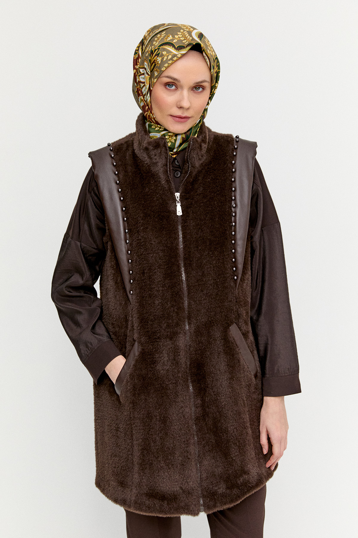 İncili Peluş Yelek, Tesettür Giyim