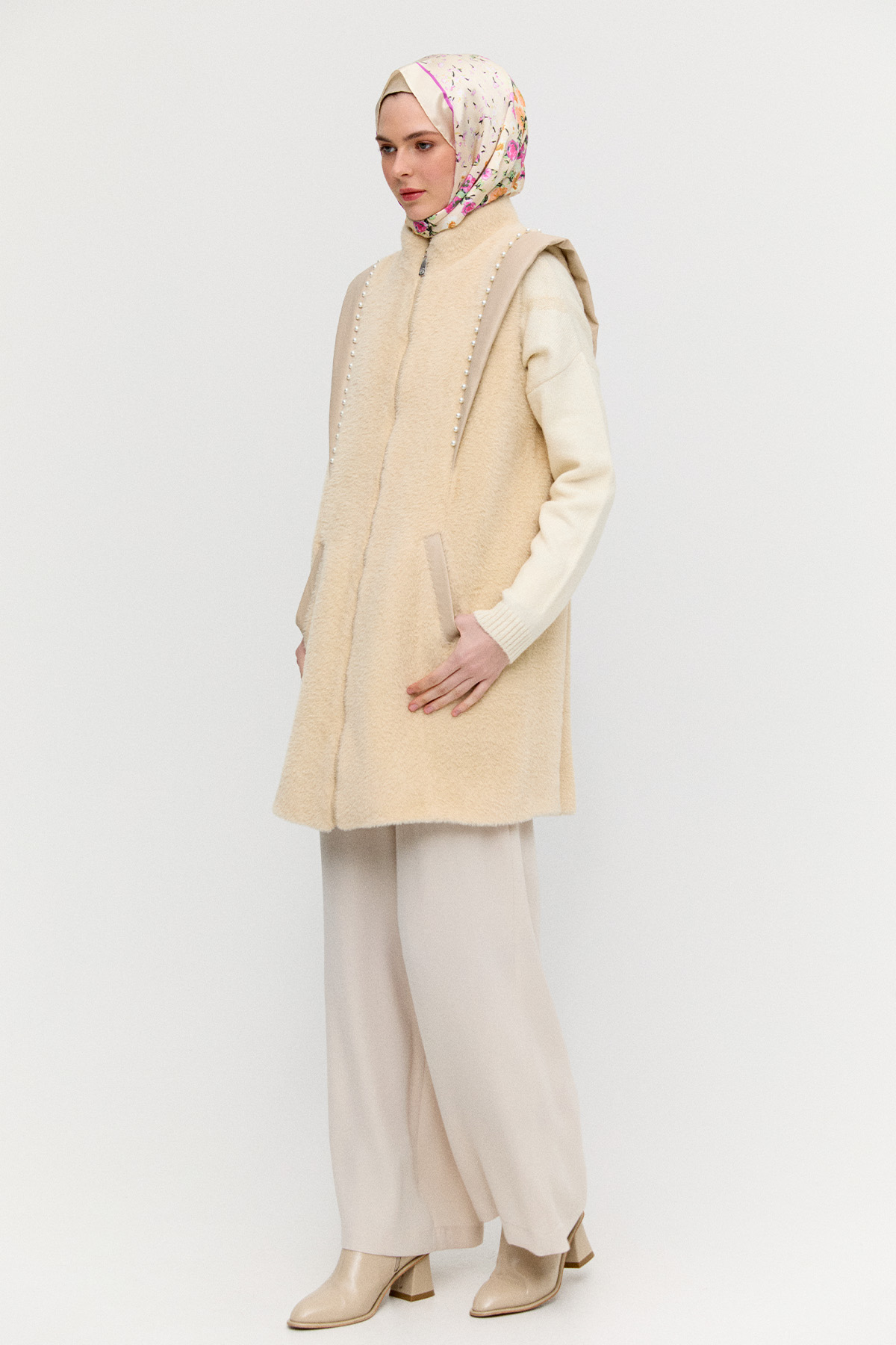 İncili Peluş Yelek, Tesettür Giyim