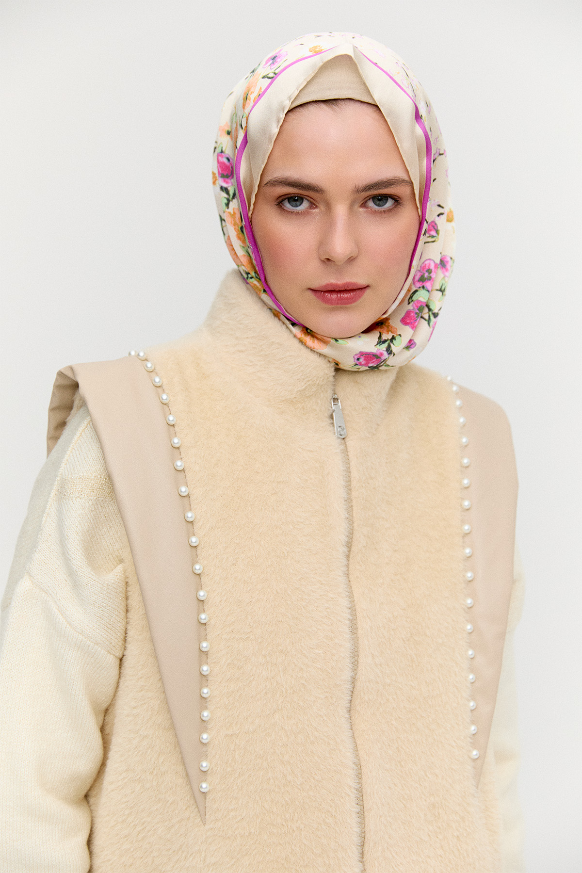 İncili Peluş Yelek, Tesettür Giyim