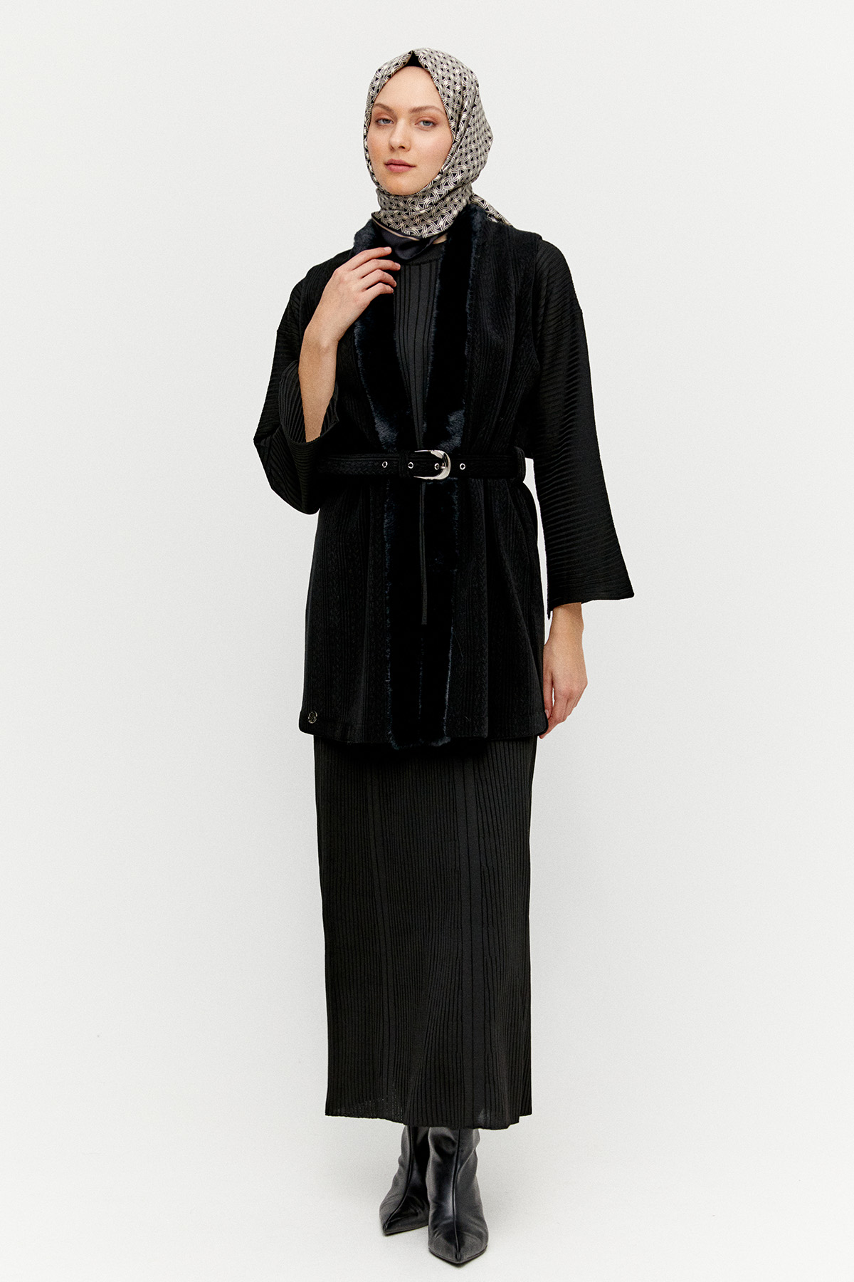 Kemerli Şal Yakalı Suni Kürklü Yelek