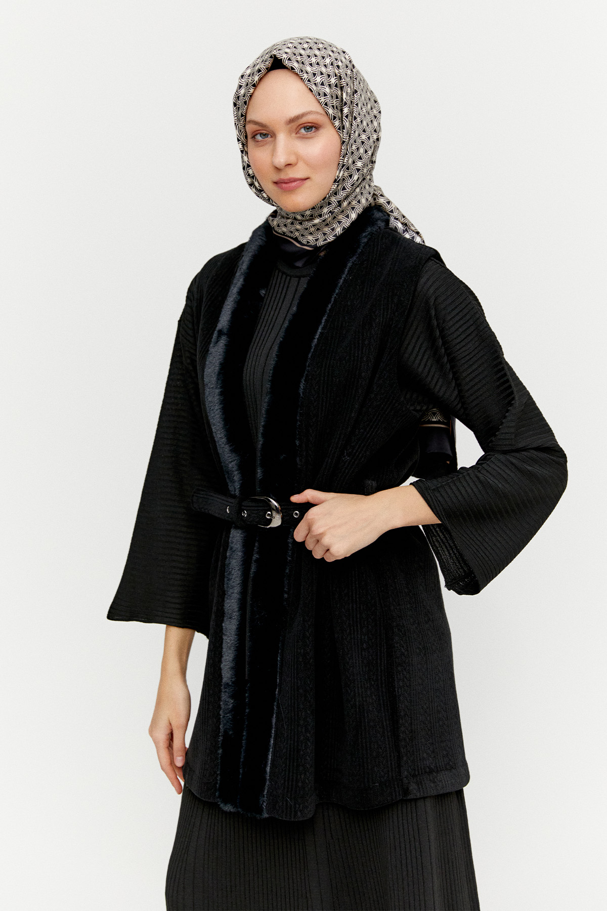 Kemerli Şal Yakalı Suni Kürklü Yelek