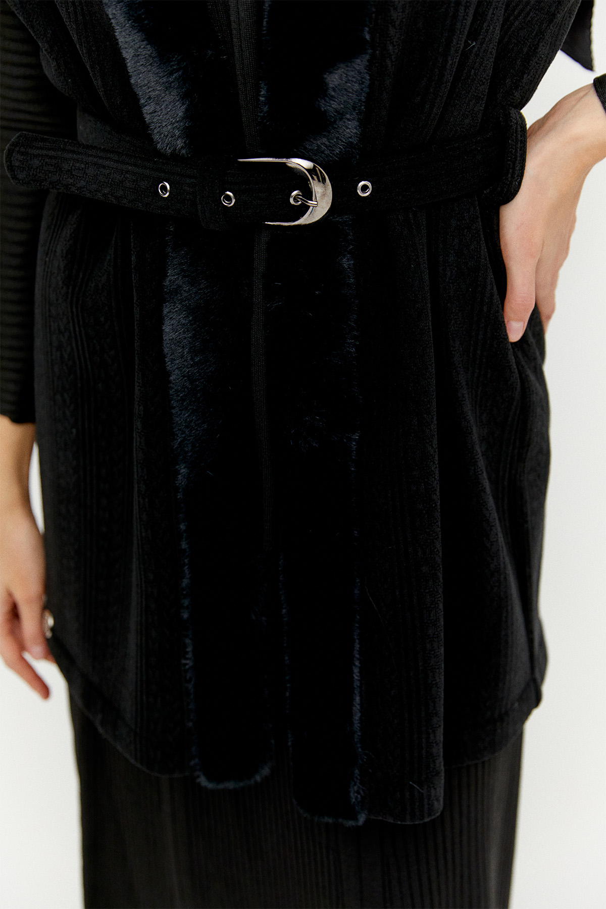 Kemerli Şal Yakalı Suni Kürklü Yelek