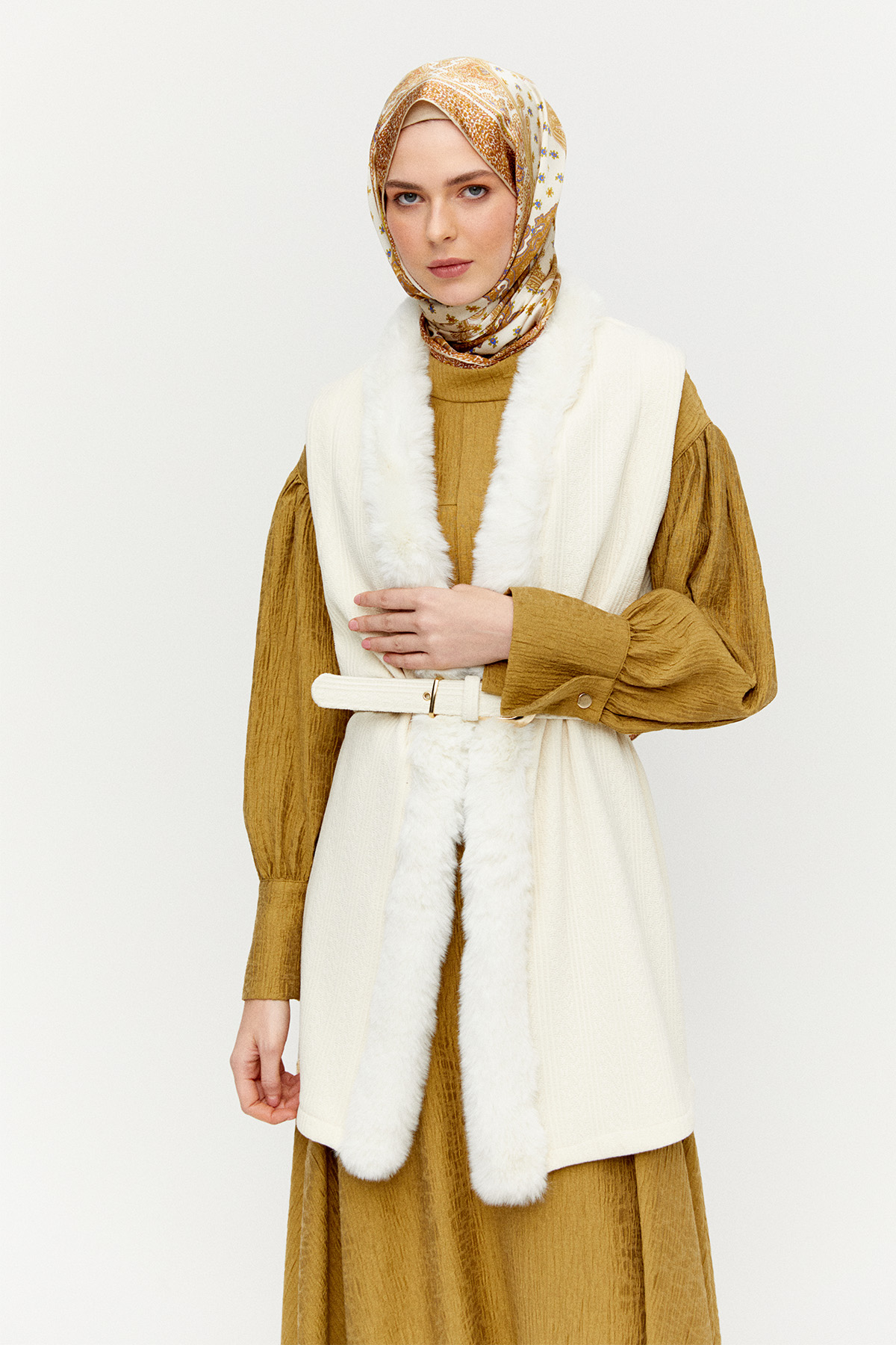 Kemerli Şal Yakalı Suni Kürklü Yelek