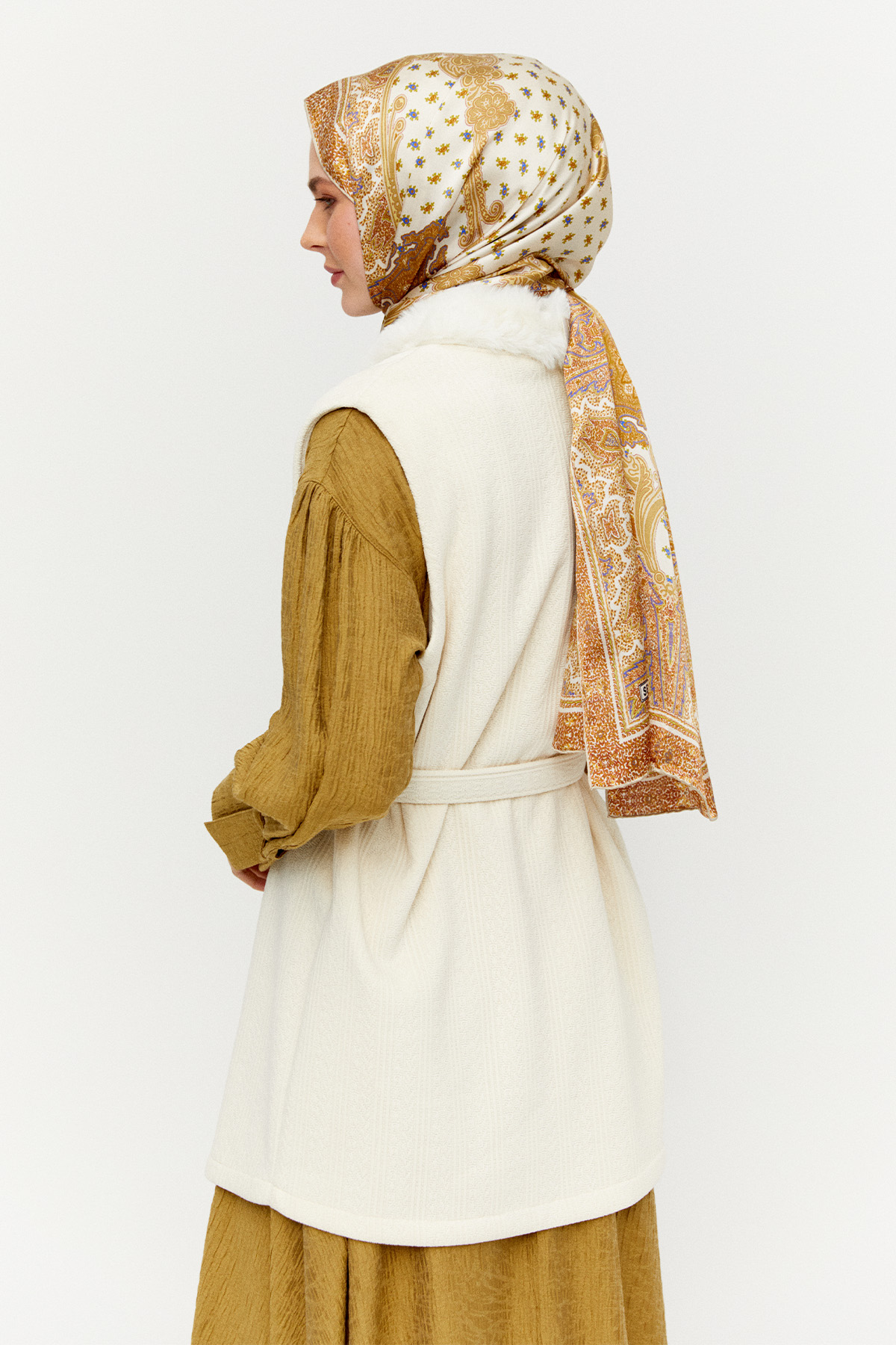 Kemerli Şal Yakalı Suni Kürklü Yelek