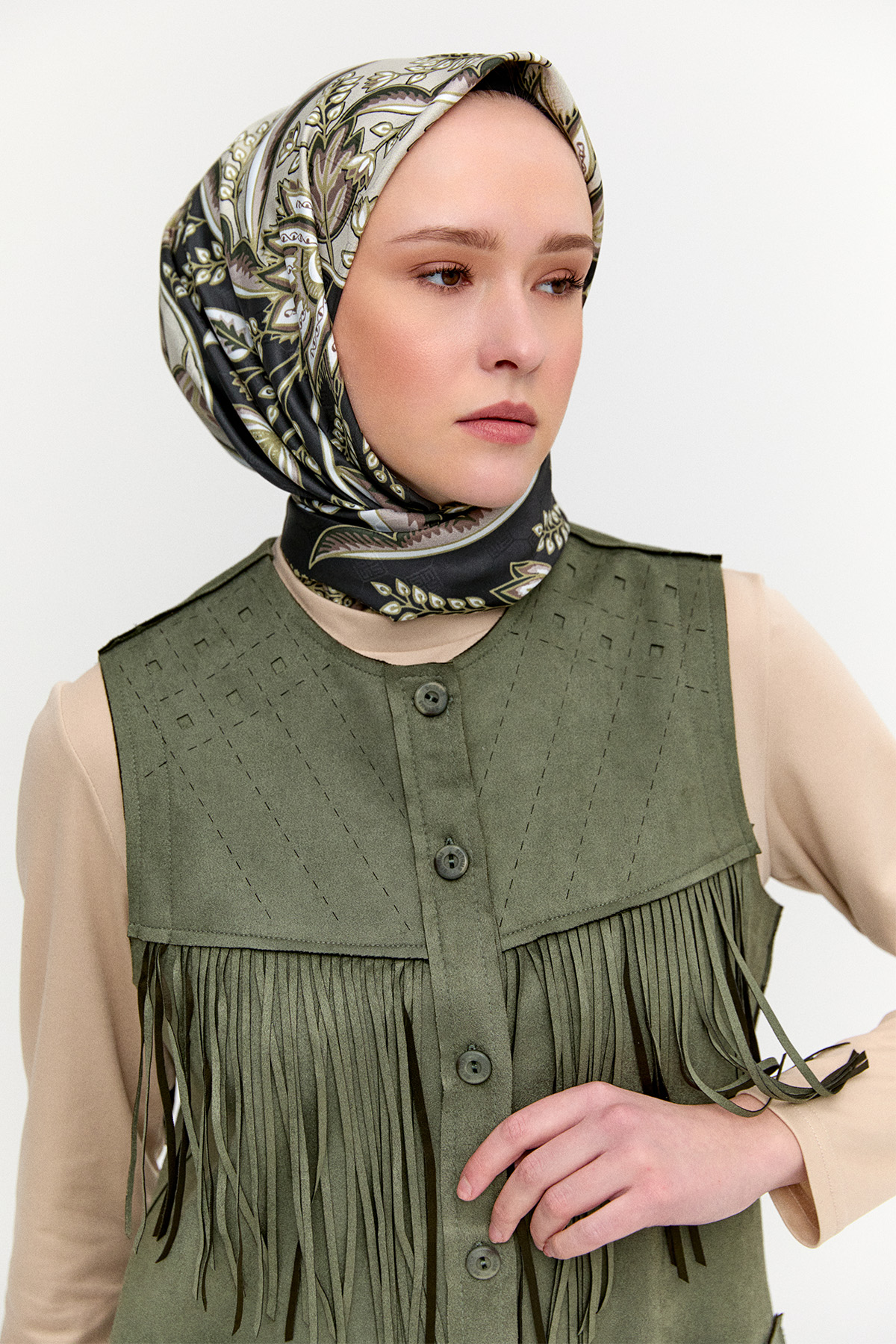 Süet Görünümlü Püsküllü Yelek, Tesettür Giyim