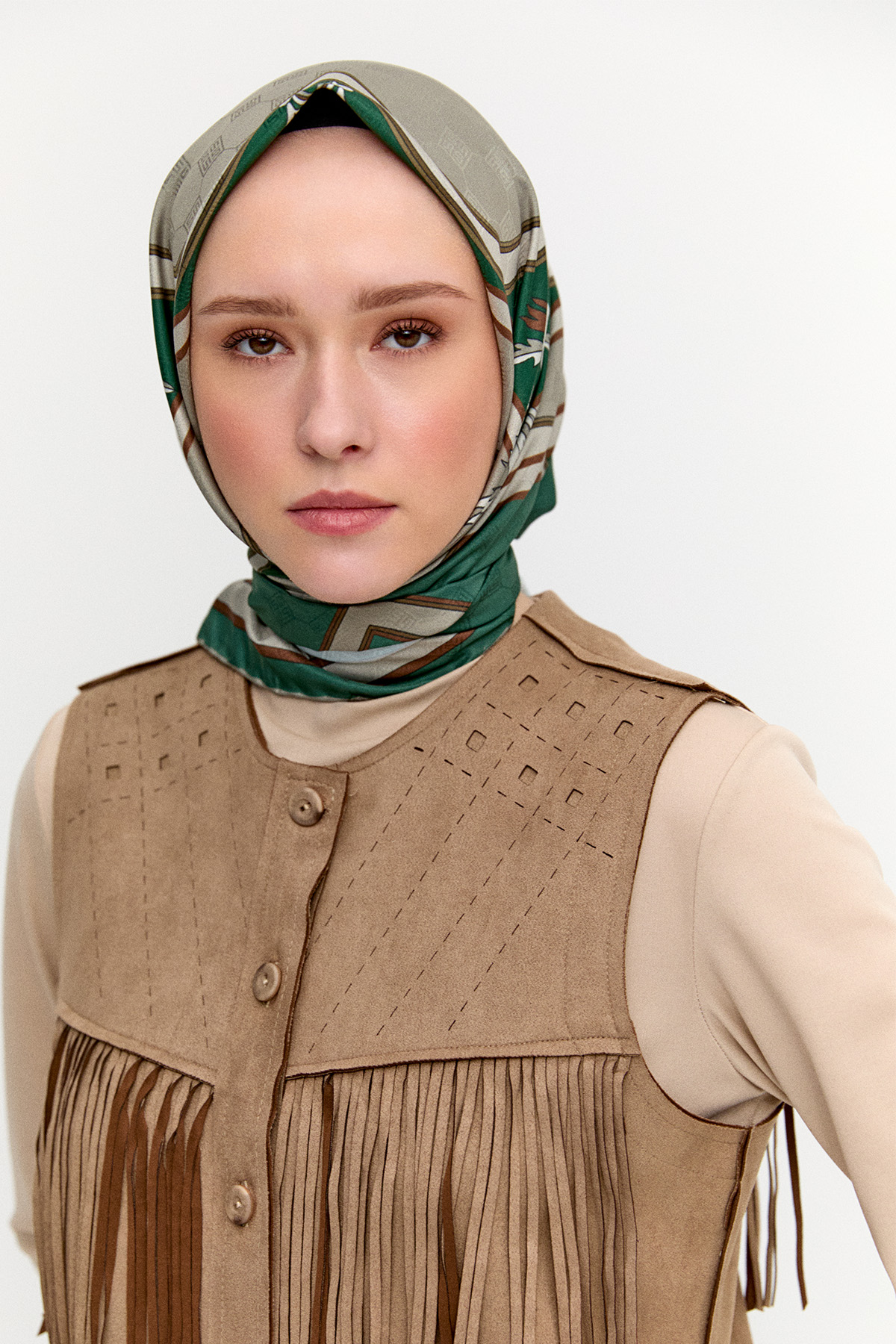 Süet Görünümlü Püsküllü Yelek, Tesettür Giyim