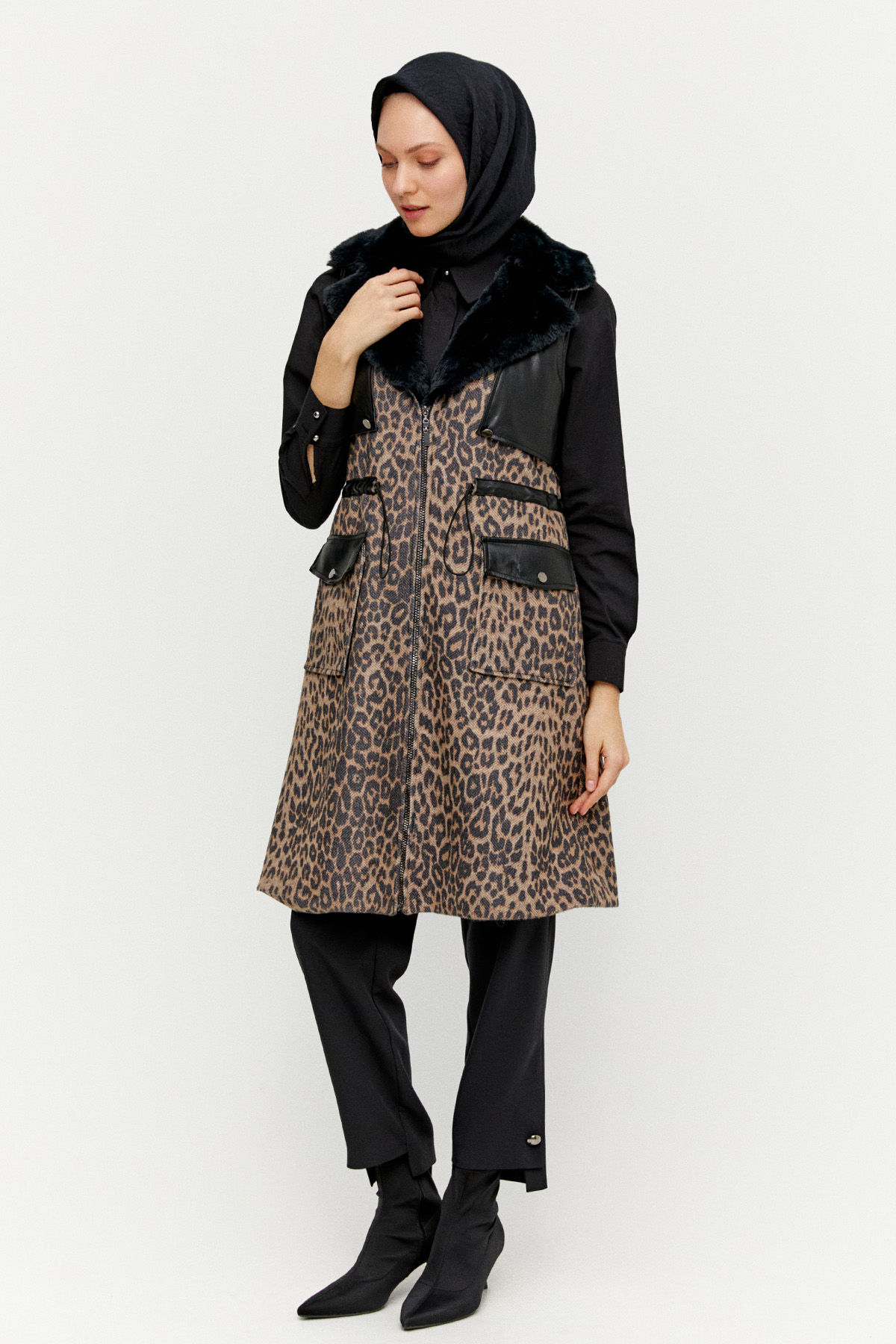 Leopar Desenli Suni Kürklü Yünlü Yelek