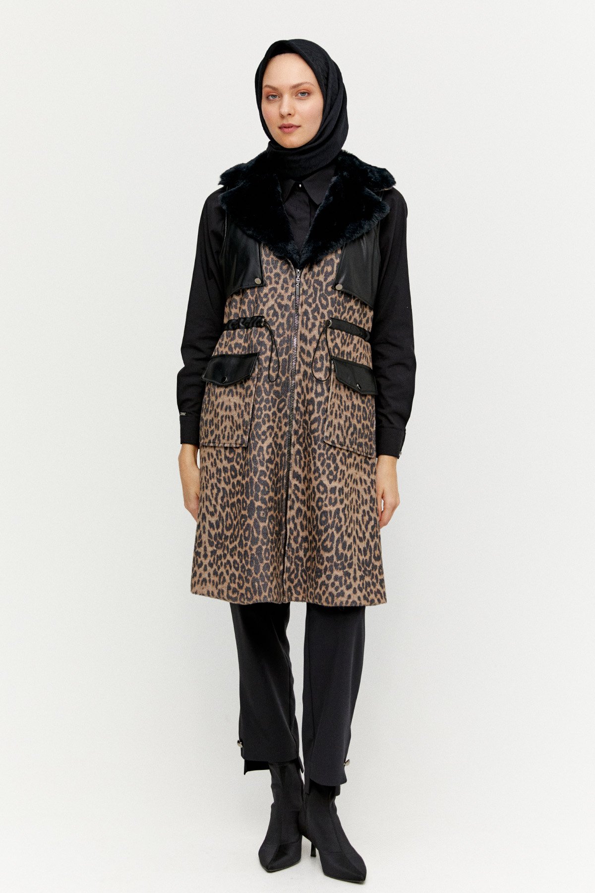 Leopar Desenli Suni Kürklü Yünlü Yelek