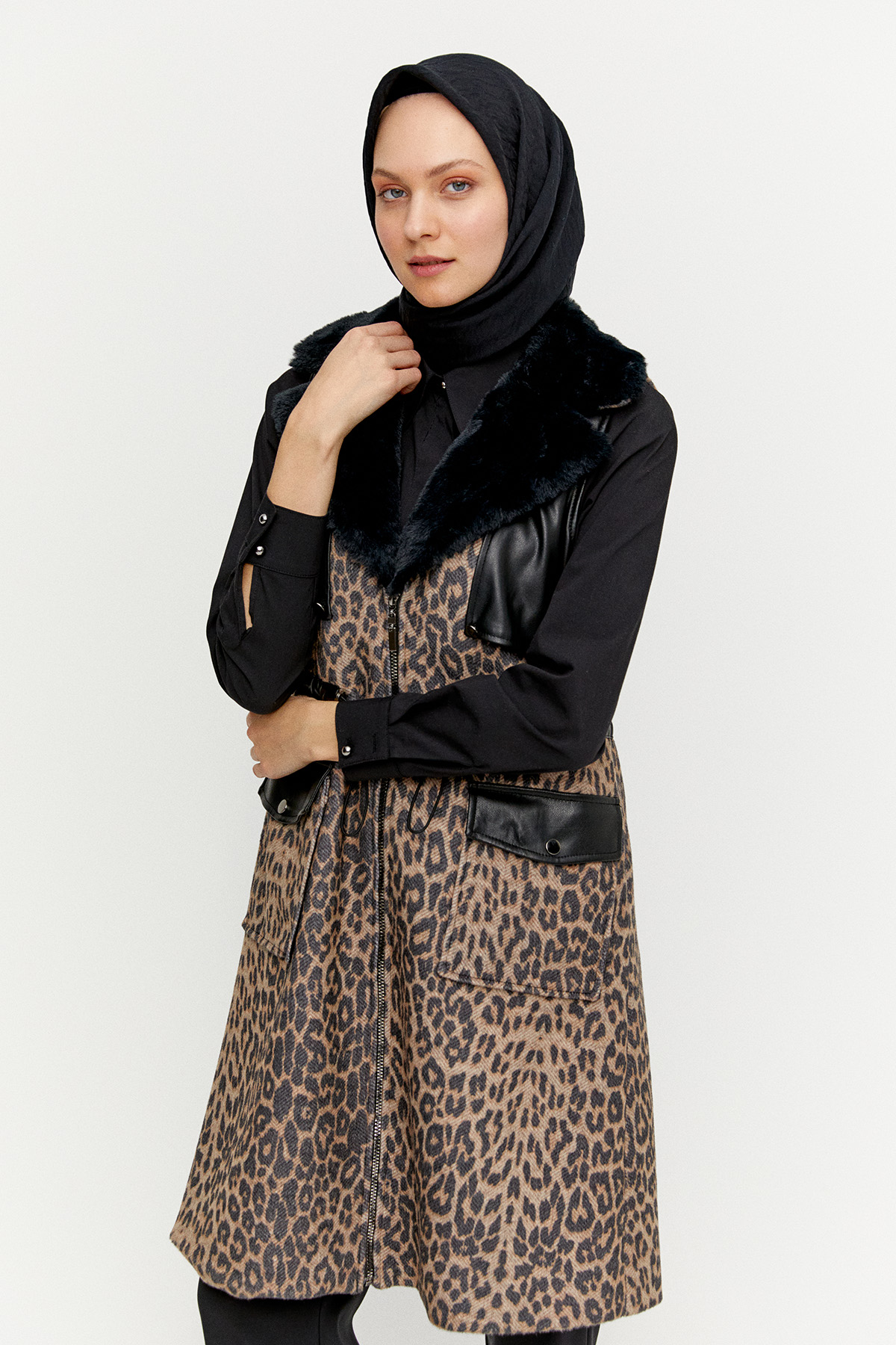 Leopar Desenli Suni Kürklü Yünlü Yelek