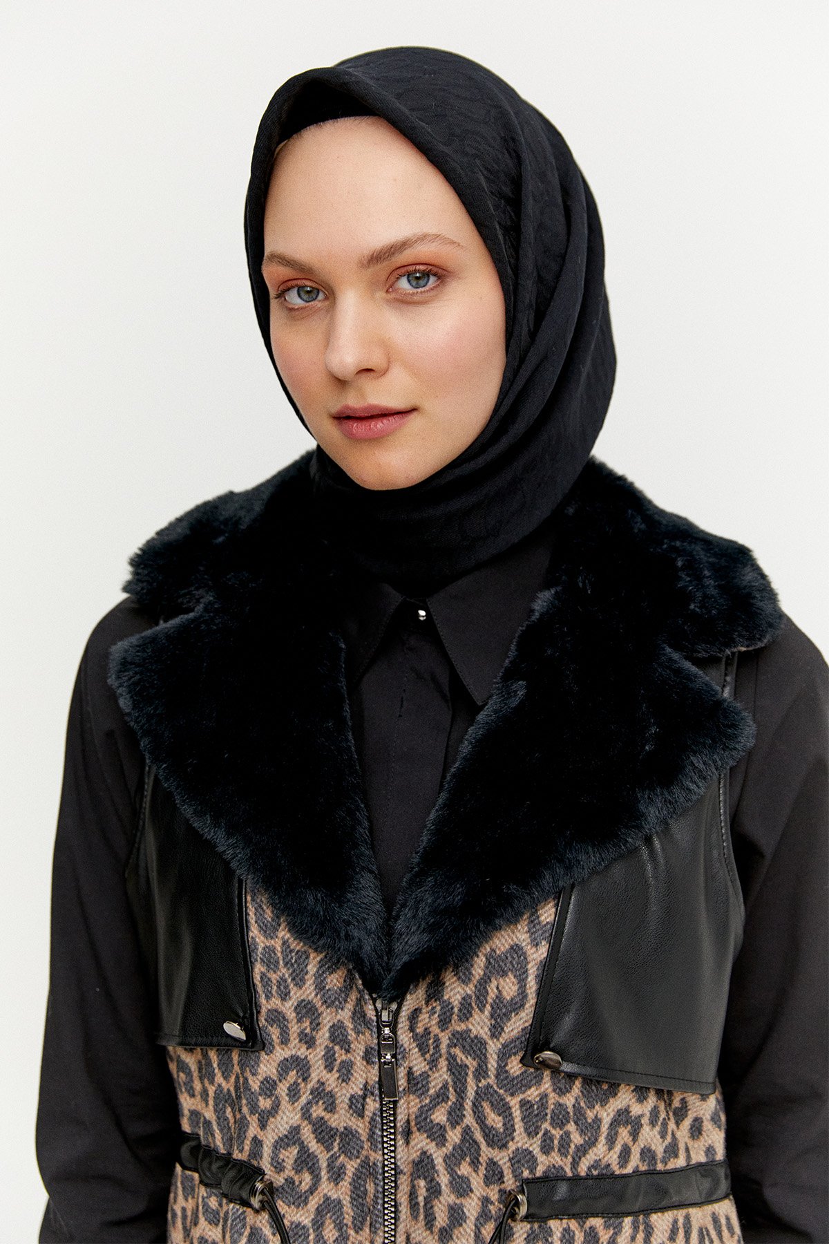 Leopar Desenli Suni Kürklü Yünlü Yelek