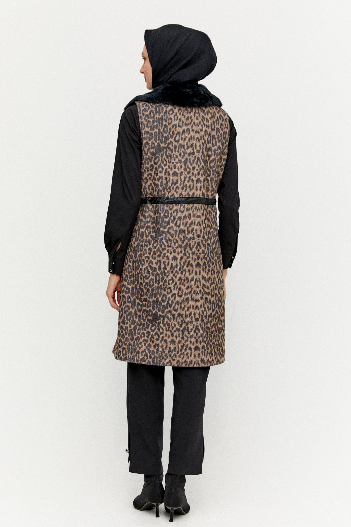 Leopar Desenli Suni Kürklü Yünlü Yelek