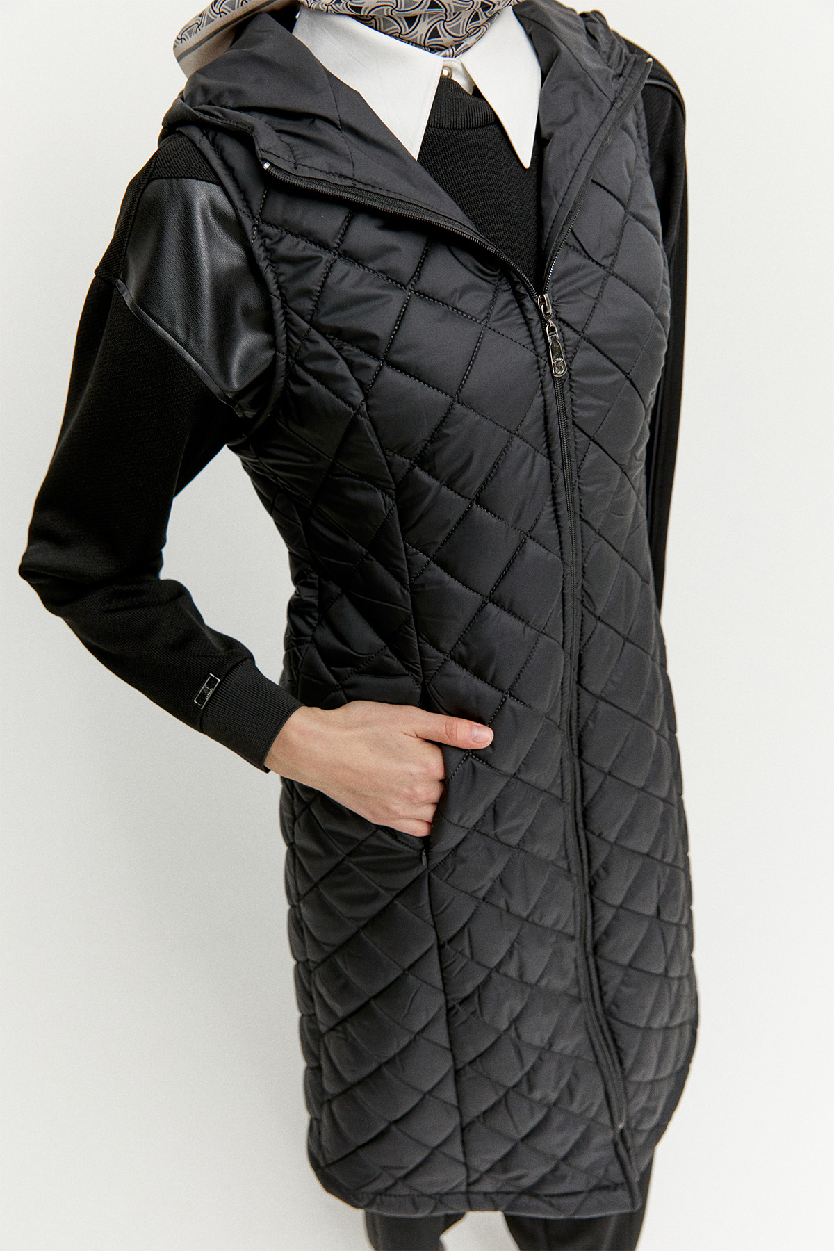 Kapüşonlu Baklava Desenli Kapitone Yelek, Tesettür Giyim