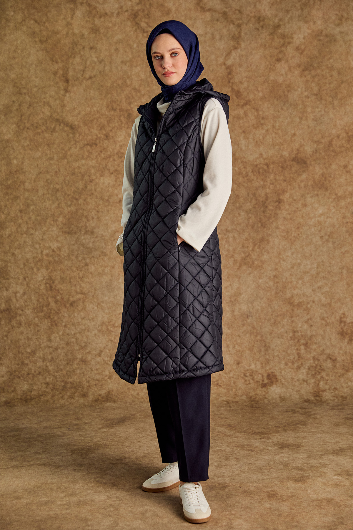 Kapüşonlu Baklava Desenli Kapitone Yelek