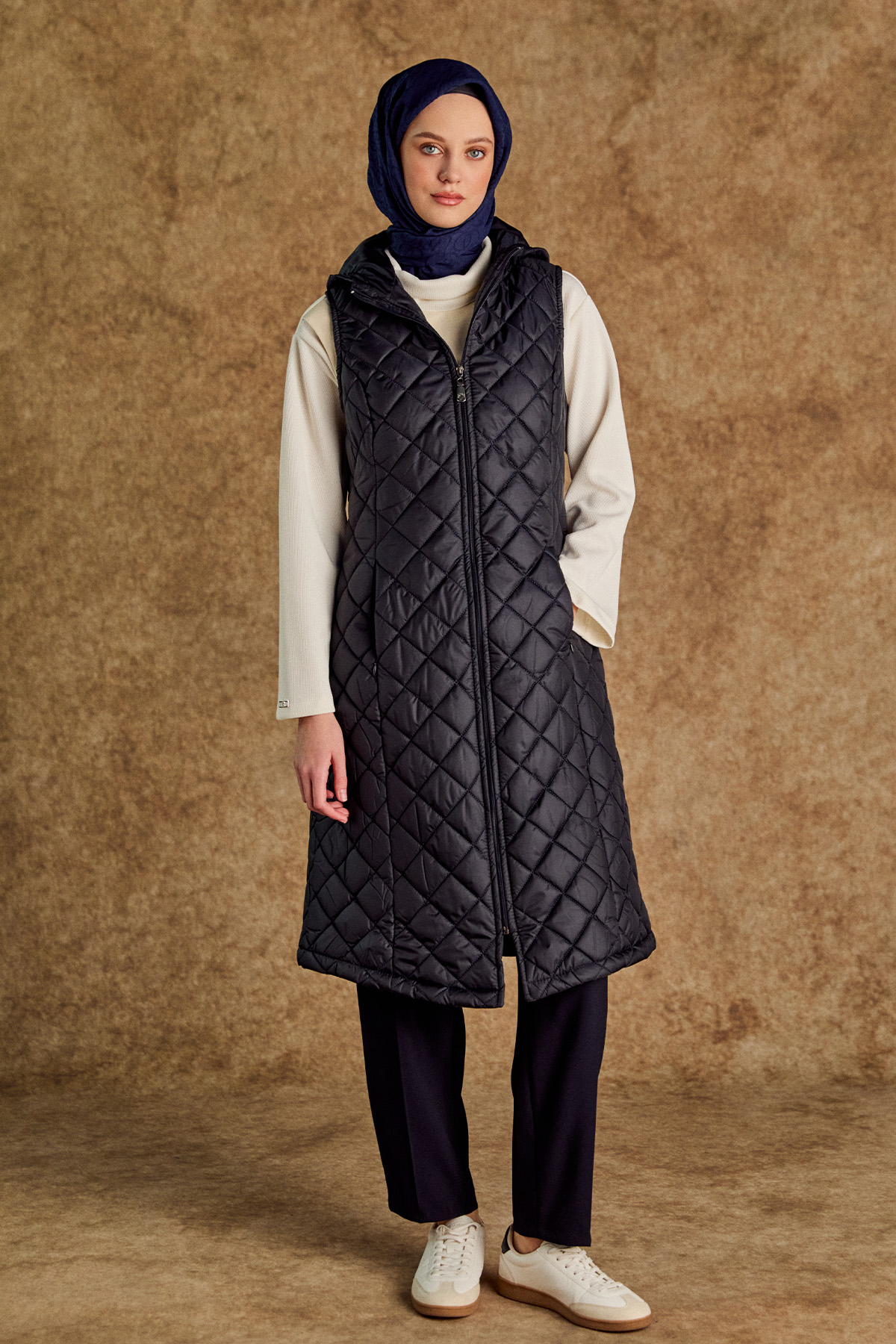 Kapüşonlu Baklava Desenli Kapitone Yelek