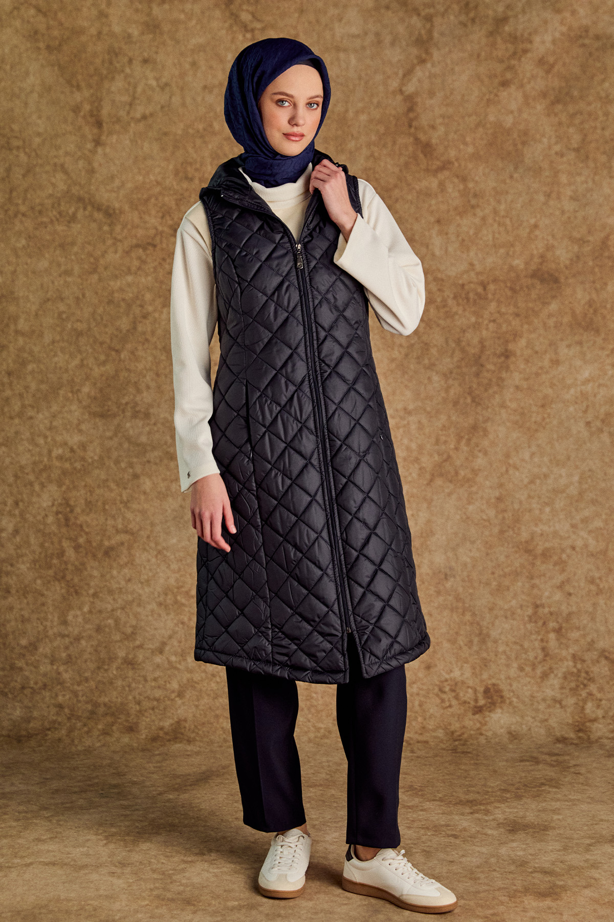 Kapüşonlu Baklava Desenli Kapitone Yelek