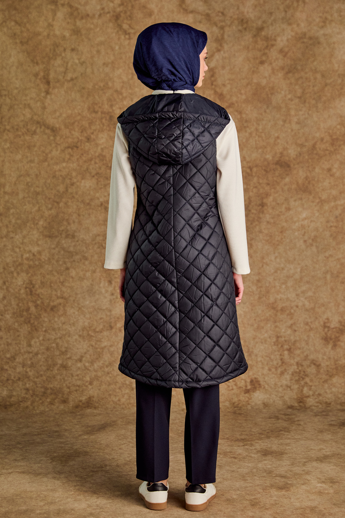 Kapüşonlu Baklava Desenli Kapitone Yelek