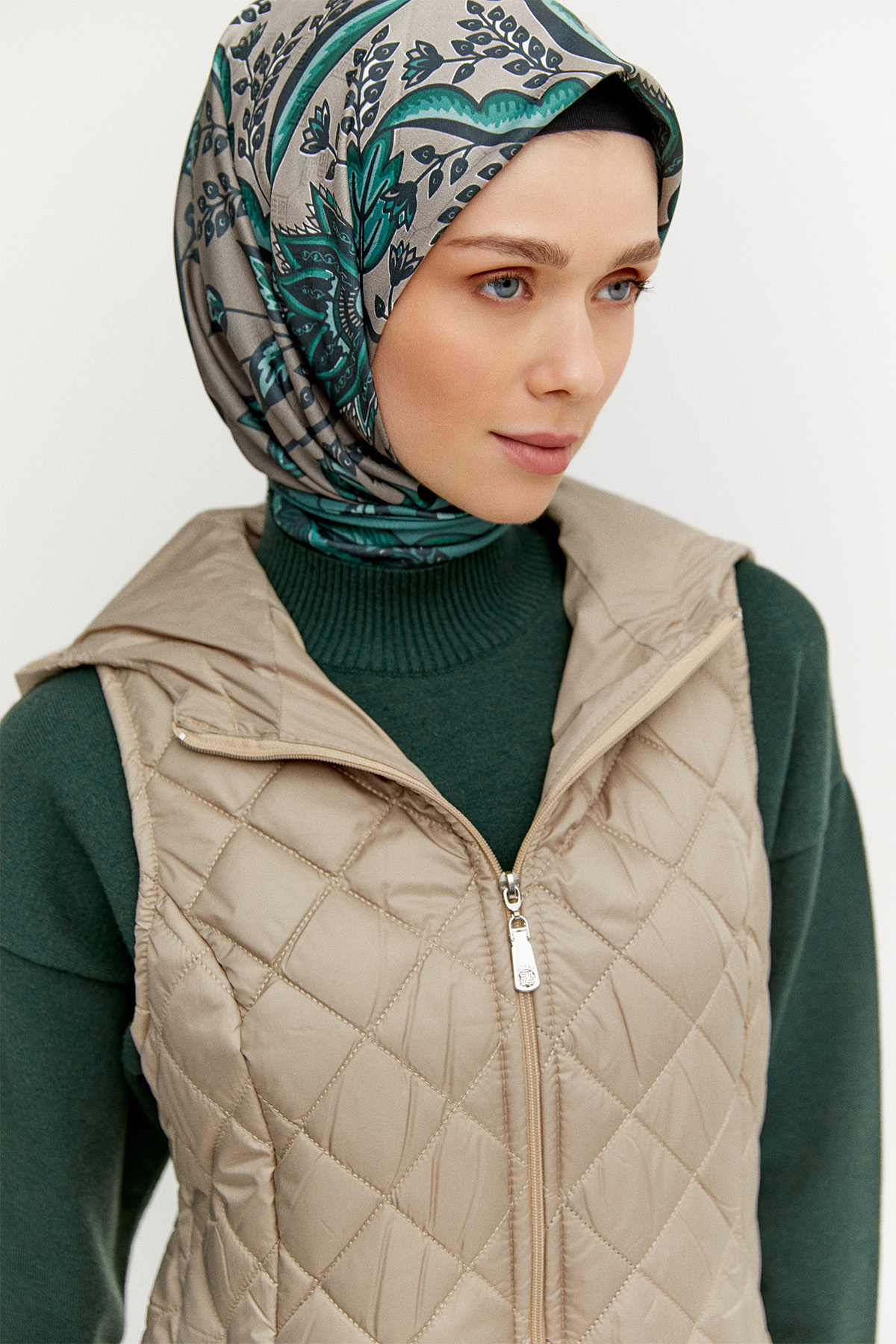 Kapüşonlu Baklava Desenli Kapitone Yelek, Tesettür Giyim