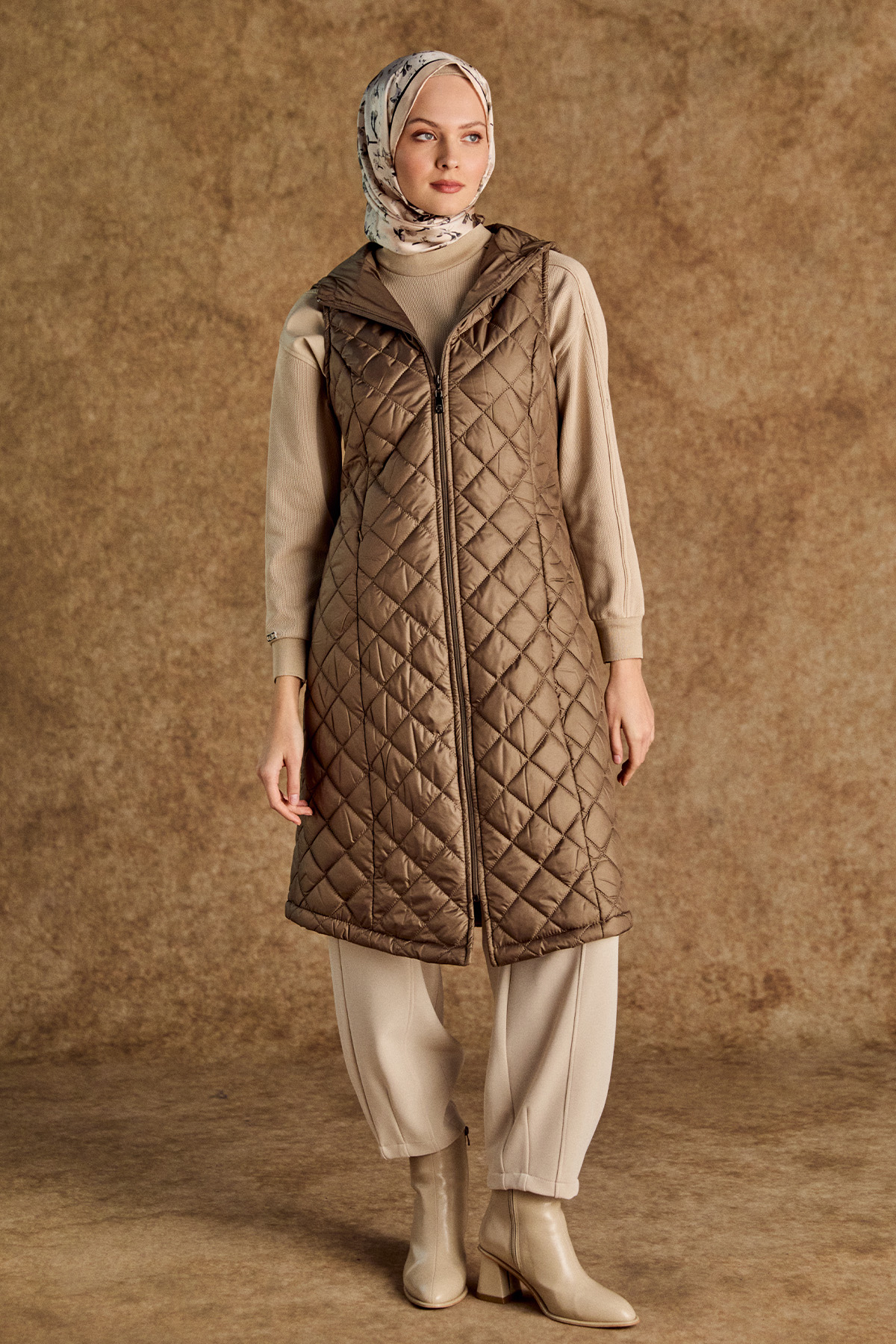 Kapüşonlu Baklava Desenli Kapitone Yelek