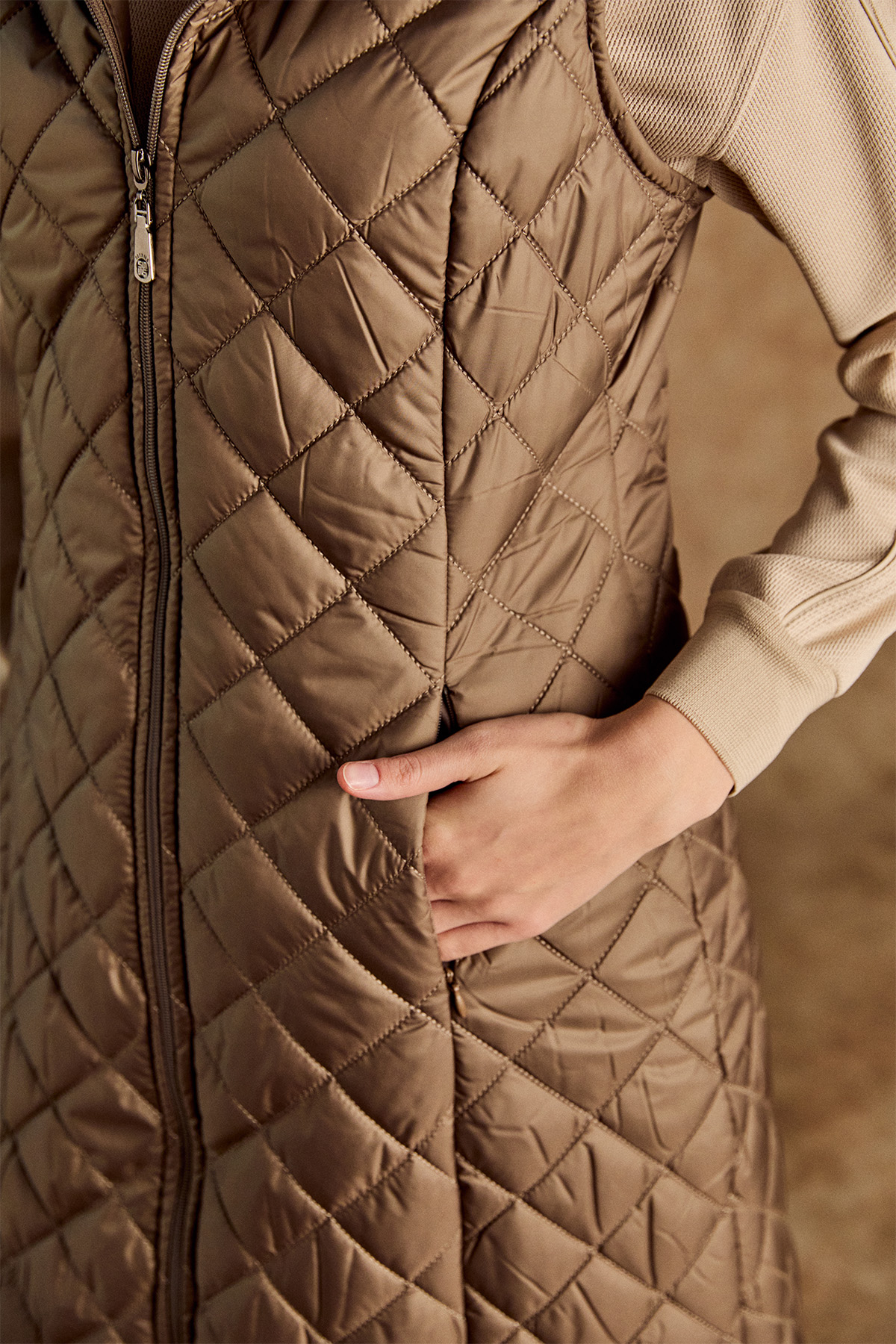 Kapüşonlu Baklava Desenli Kapitone Yelek