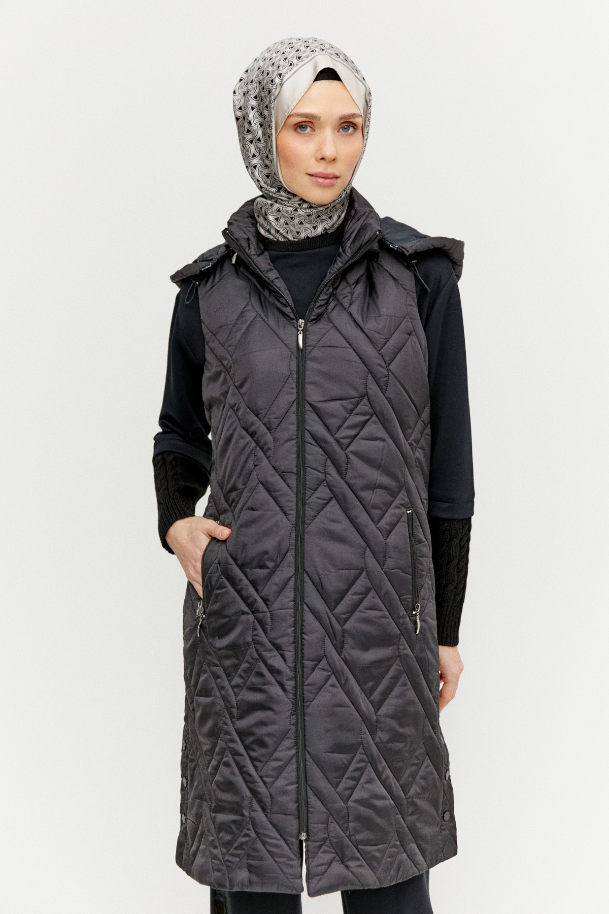 Seyyar Kapüşonlu Desenli Kapitone Yelek, Tesettür Giyim