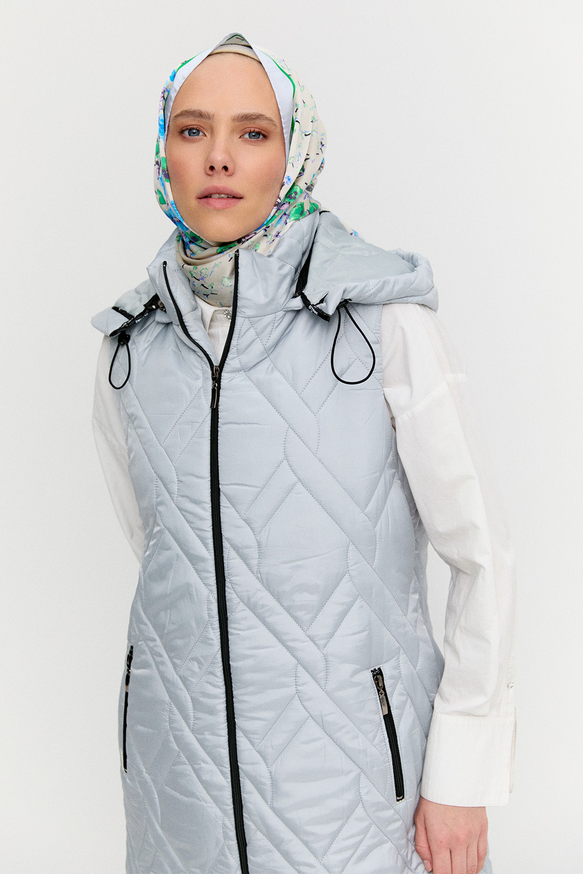 Seyyar Kapüşonlu Desenli Kapitone Yelek, Tesettür Giyim