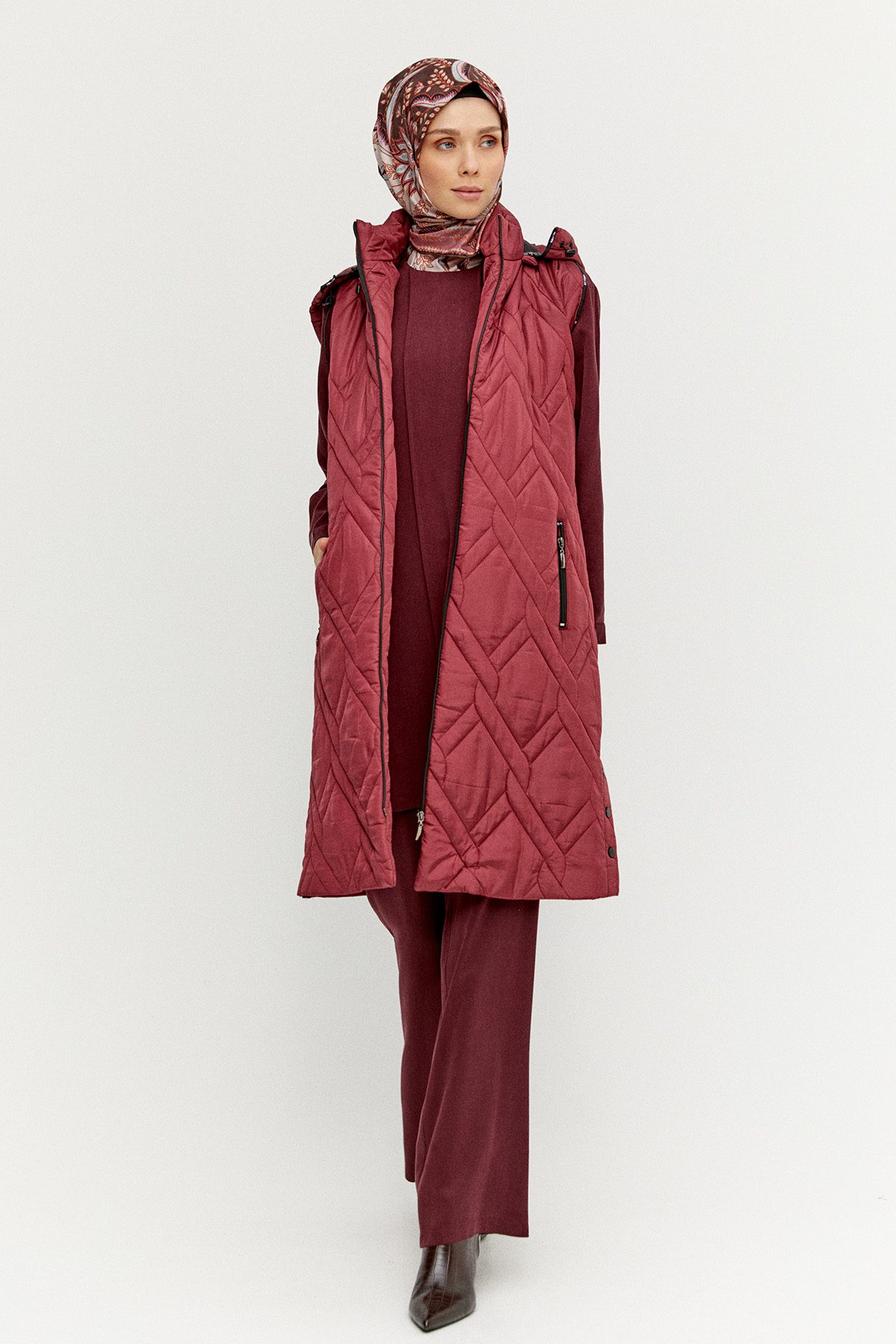 Seyyar Kapüşonlu Desenli Kapitone Yelek, Tesettür Giyim