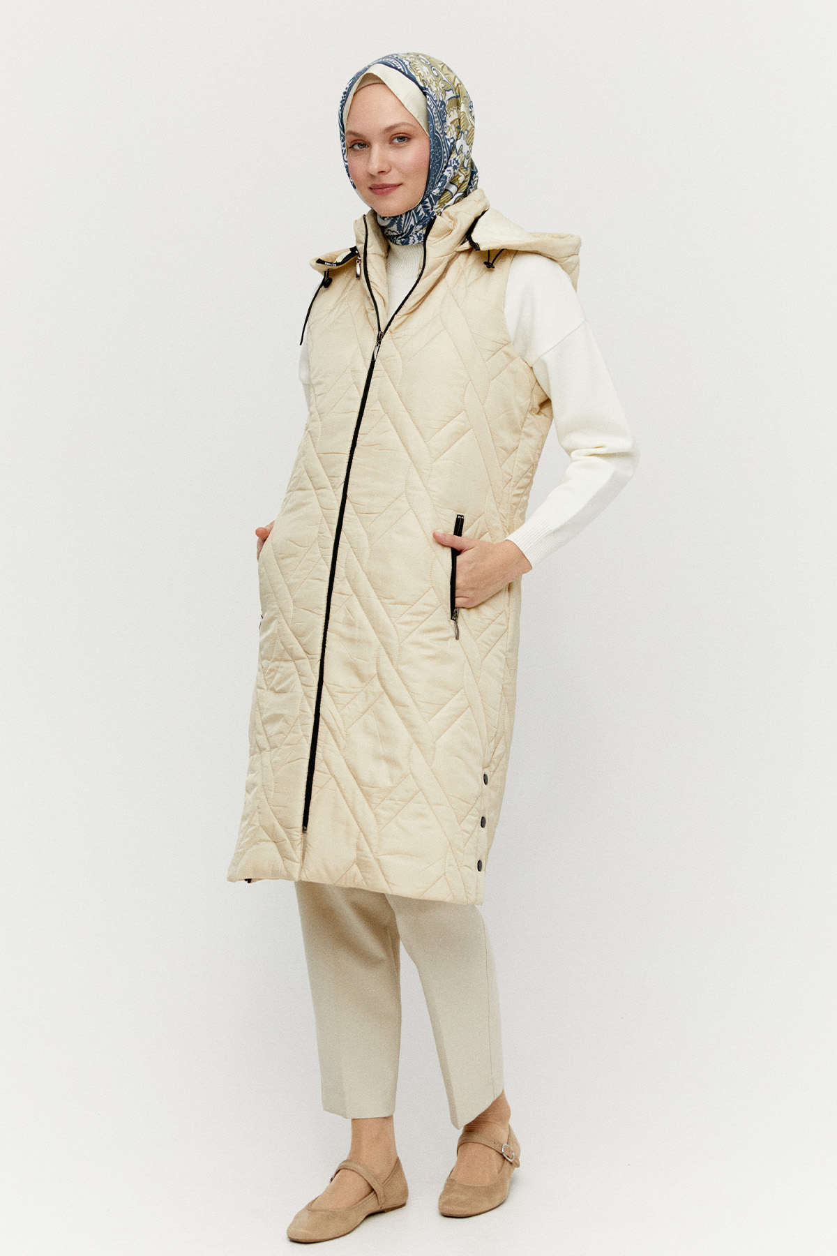 Seyyar Kapüşonlu Desenli Kapitone Yelek