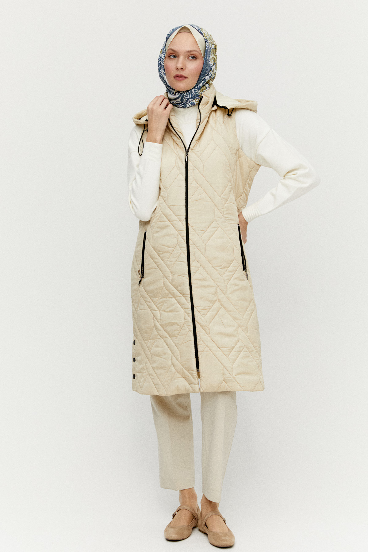 Seyyar Kapüşonlu Desenli Kapitone Yelek