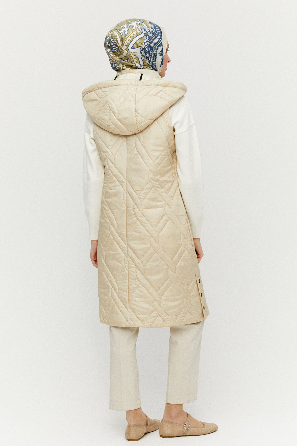 Seyyar Kapüşonlu Desenli Kapitone Yelek