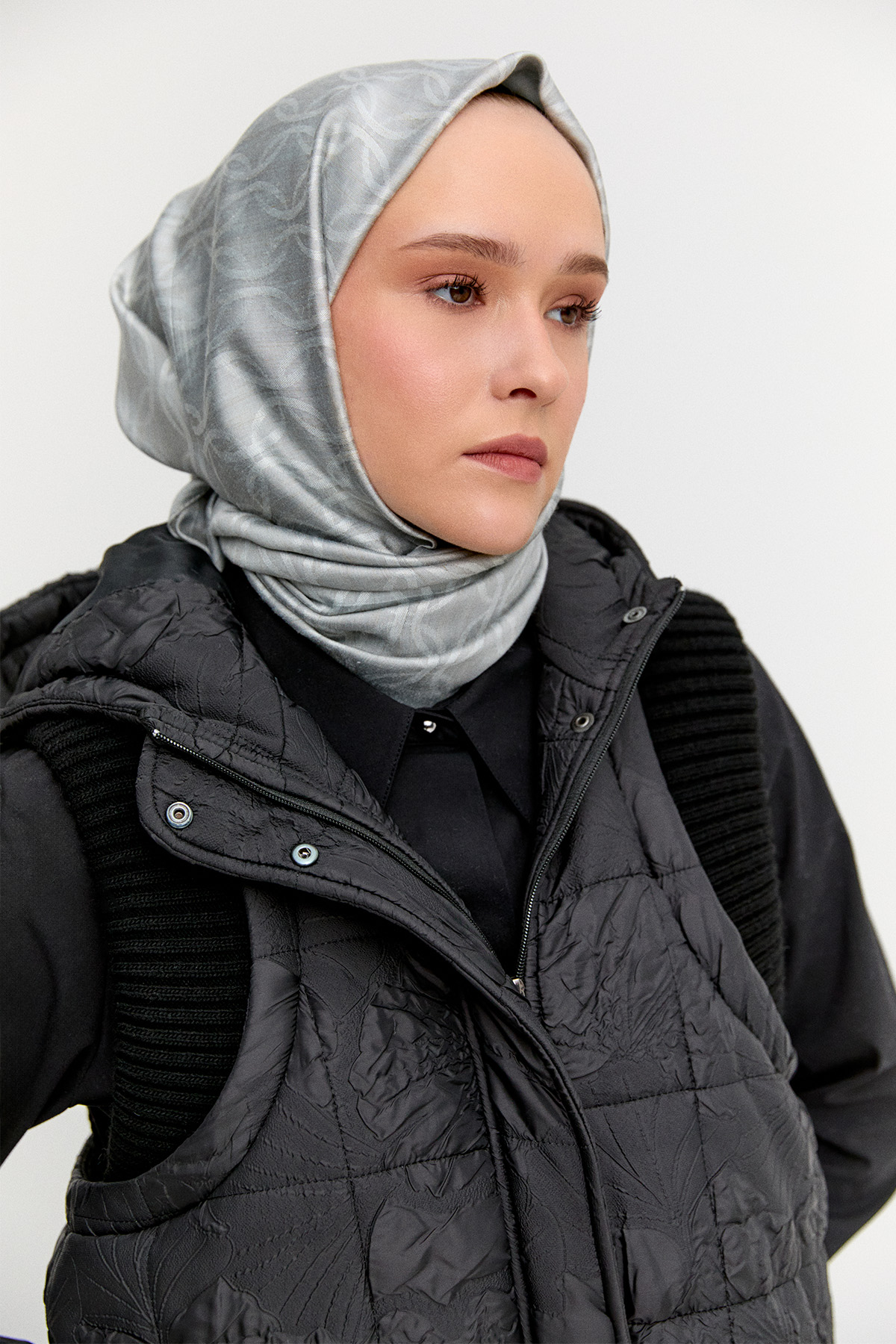 Ribanalı Kapüşonlu Kapitone Yelek, Tesettür Giyim